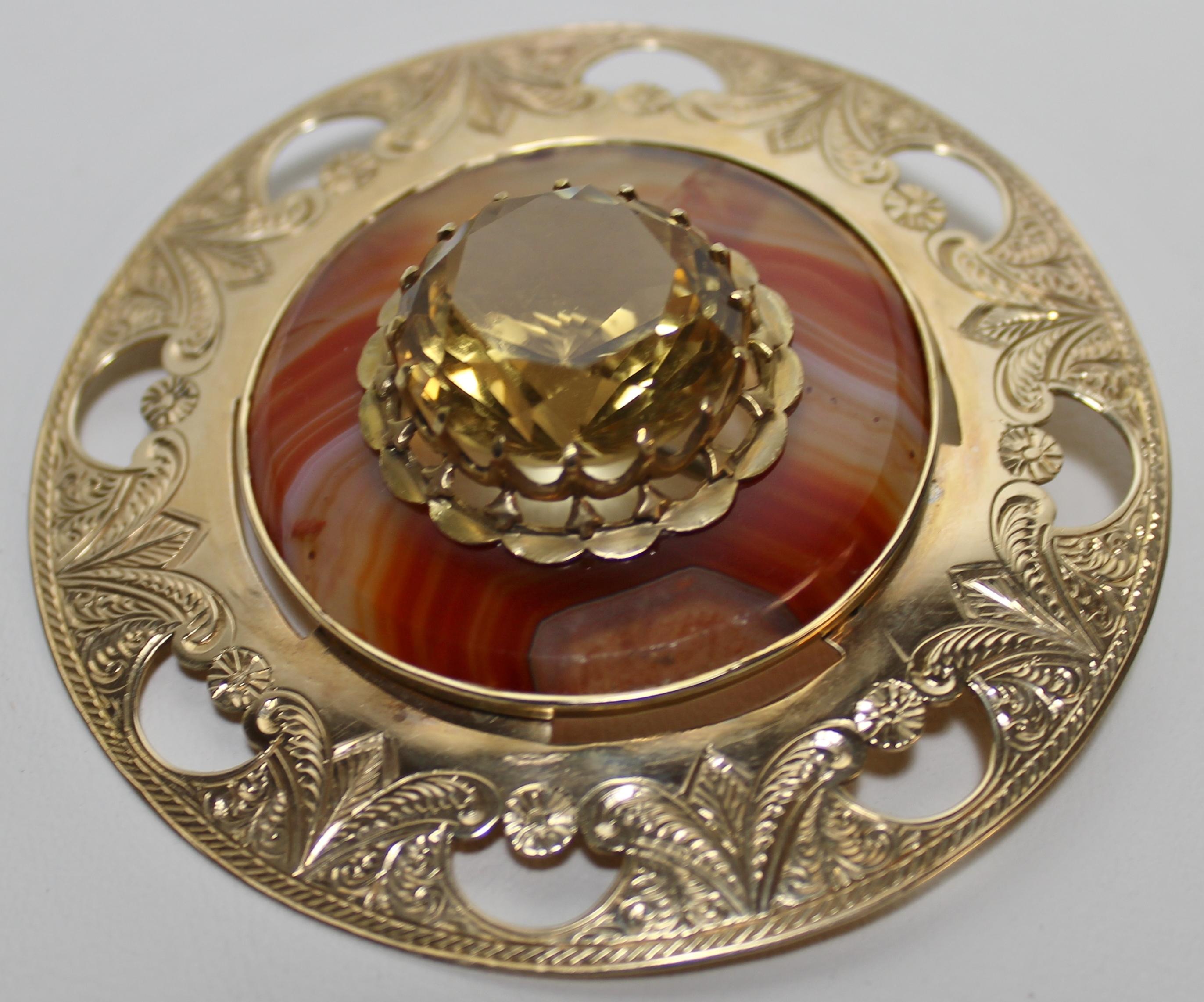 English 14-Karat Yellow Gold with Agate & Claw Set Citrine Quartz Brooch or Pendant  For Sale