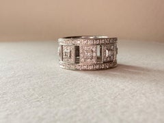 Bague en or blanc 18kt avec diamants, Circa early 2000s, USA