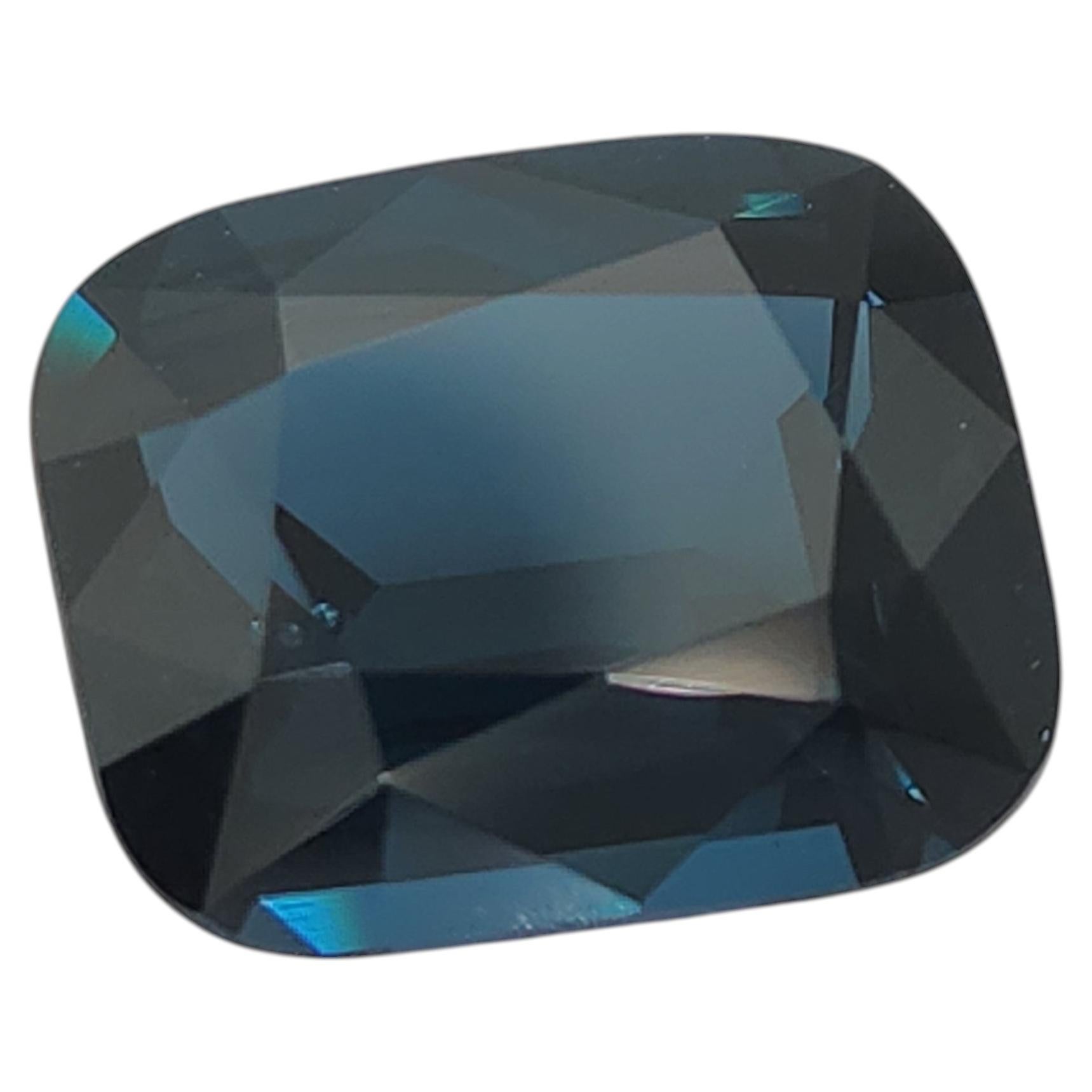 GIA Certified Natural Green-Blue Spinel 3.96 carat en vente