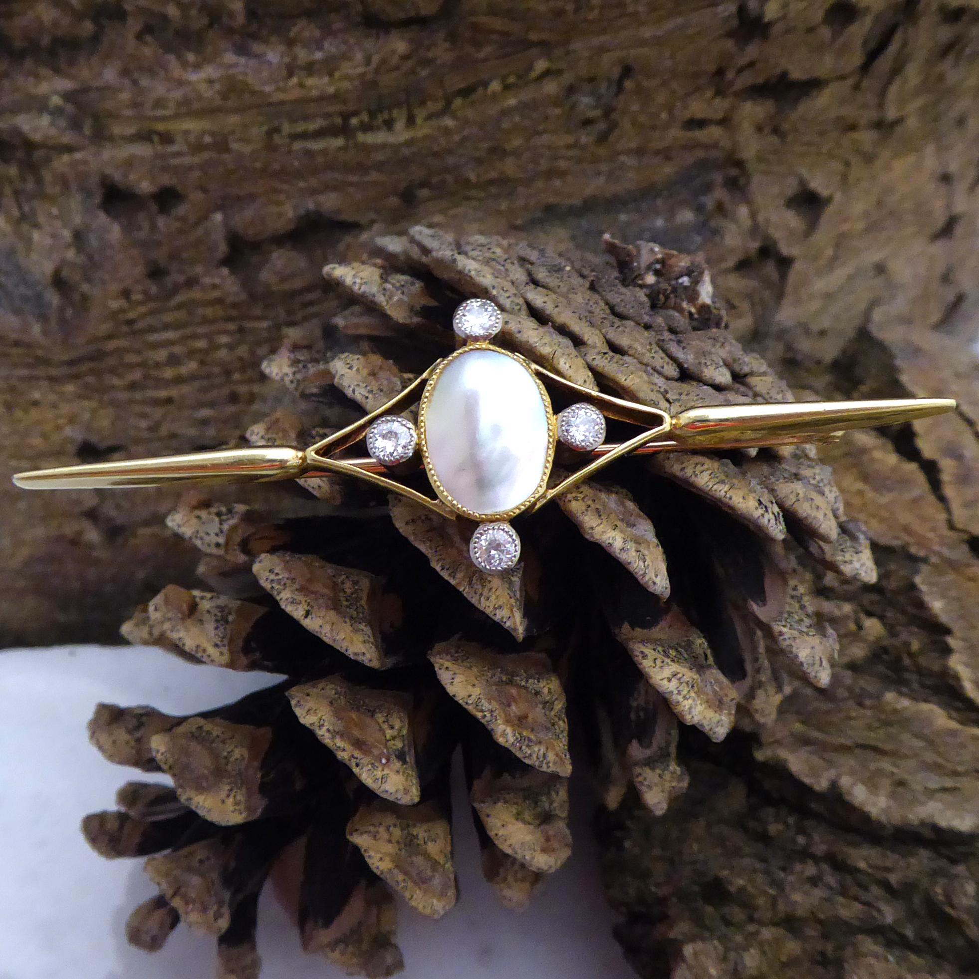 Antique 15 Carat Gold Pearl and Diamond Brooch In Good Condition In Yorkshire, West Yorkshire