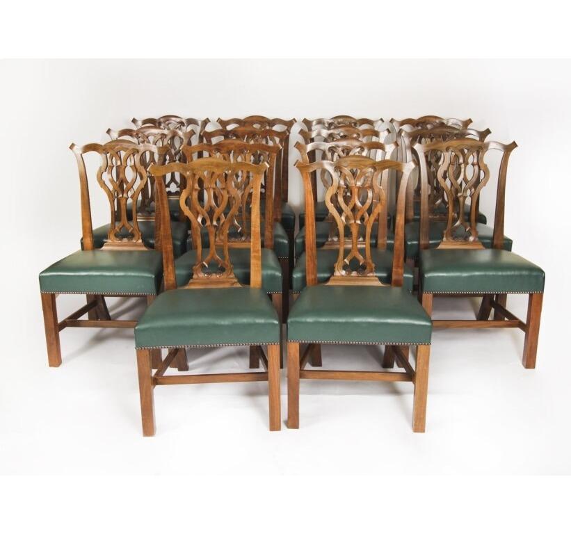 Ancienne table de salle à manger à trois colonnes de style George III de 15 pieds C1920 et 14 chaises en vente 6