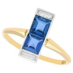 Antiguo anillo de vestir de oro amarillo de 18 quilates con zafiro de 1,50 quilates y diamantes de 0,24 quilates Circa 193