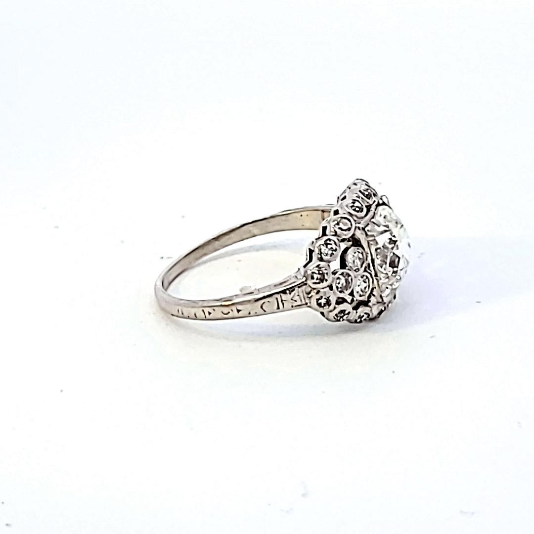 Taille vieille Europe Bague de fiançailles en platine avec diamant taille européenne ancienne de 1,51 carat I-VS1 en vente