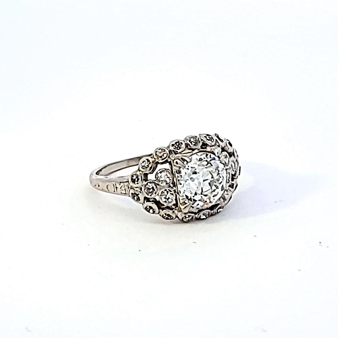 Bague de fiançailles en platine avec diamant taille européenne ancienne de 1,51 carat I-VS1 Bon état - En vente à New York, NY