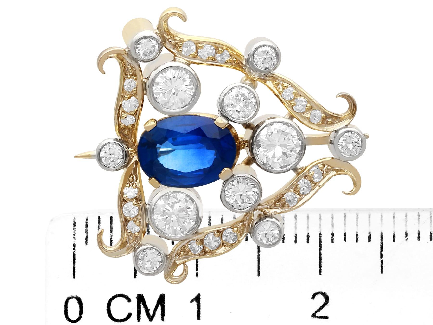Antique 1.53 Carat Sapphire and 1 Carat Diamond Yellow Gold Brooch, Circa 1920 For Sale 2