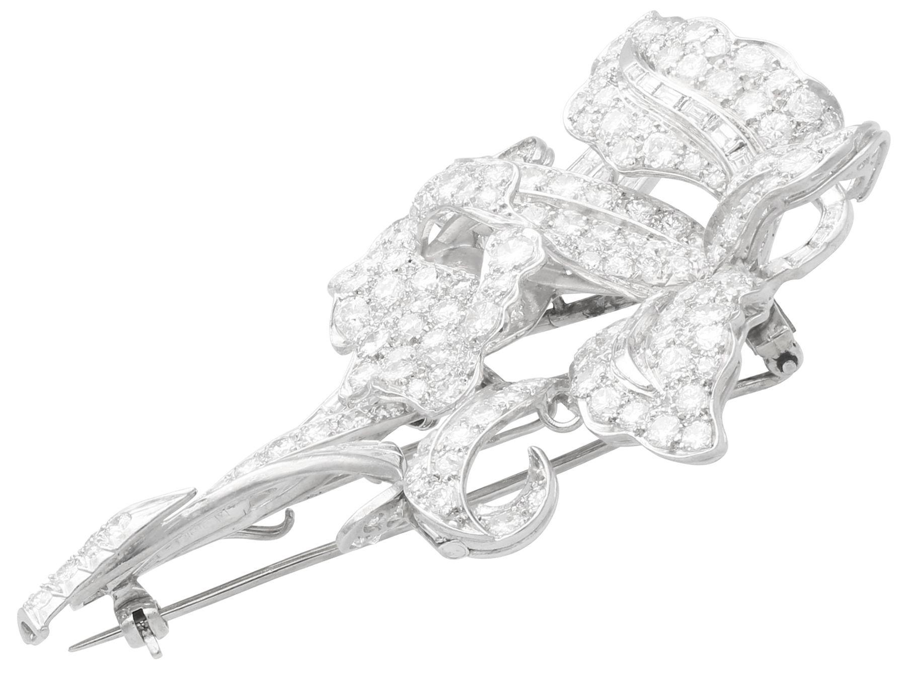 Antique 15.32 Carat Diamond and Platinum Floral Brooch, Circa 1935 In Excellent Condition For Sale In Jesmond, Newcastle Upon Tyne