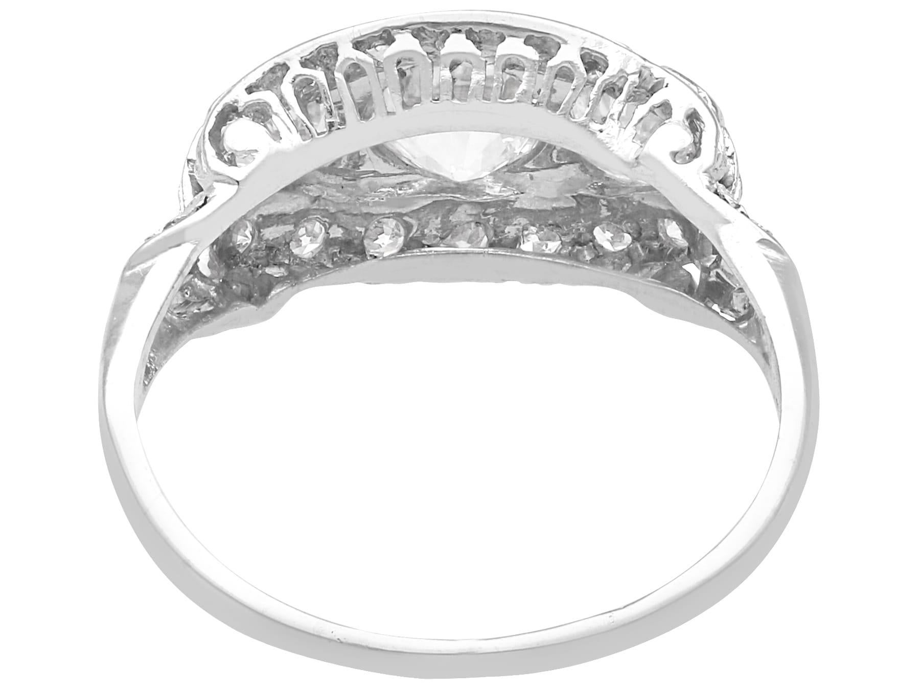 Bague ancienne en platine et diamant de 1,55 carat, c. 1920 Unisexe en vente