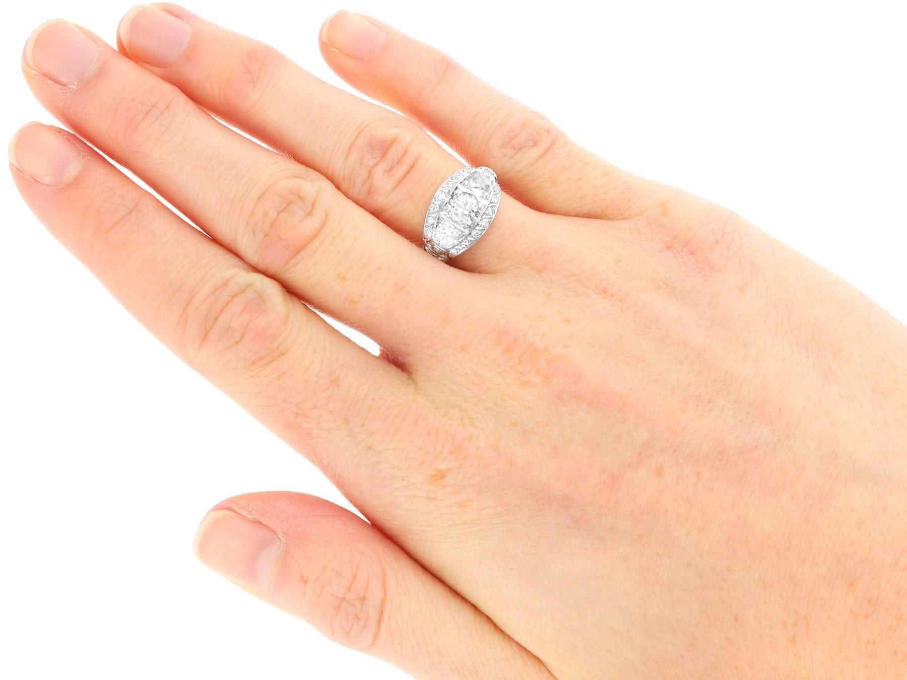Bague ancienne en platine et diamant de 1,55 carat, c. 1920 en vente 2