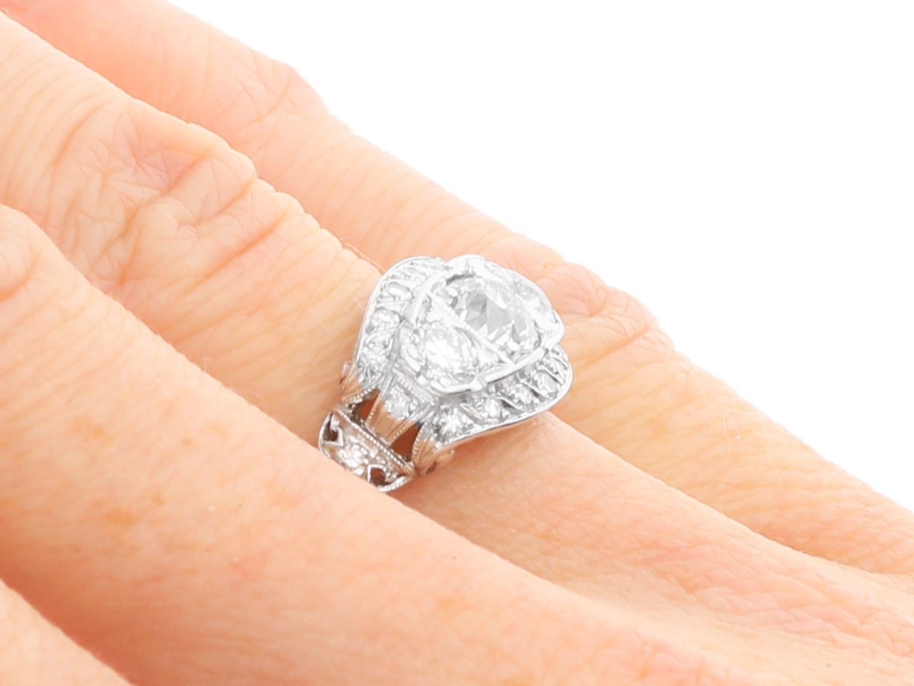 Bague ancienne en platine et diamant de 1,55 carat, c. 1920 en vente 3