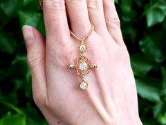 Antique 1.58 Carat Diamond and Yellow Gold Pendant