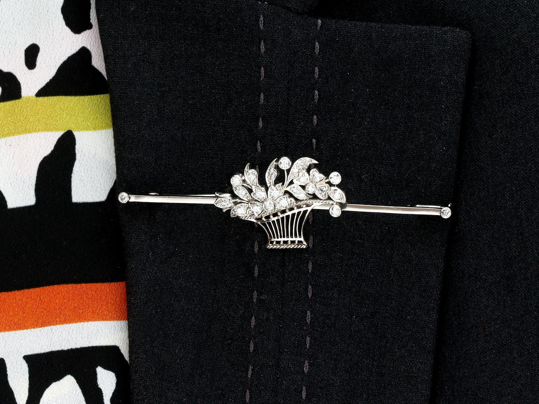 Antique 1.59 Carat Diamond and Platinum Basket Brooch, Circa 1910 For Sale 3