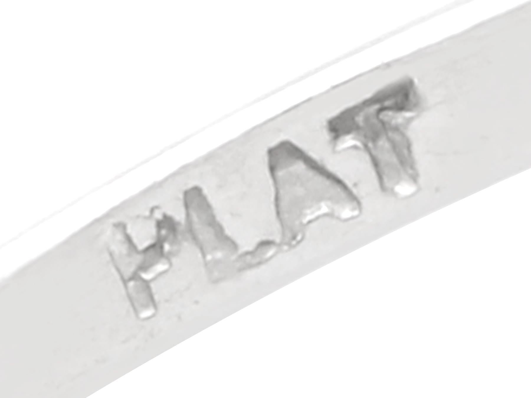 Antico anello con tre pietre in platino e diamanti da 1,59 carati Circa 1935 in vendita 2