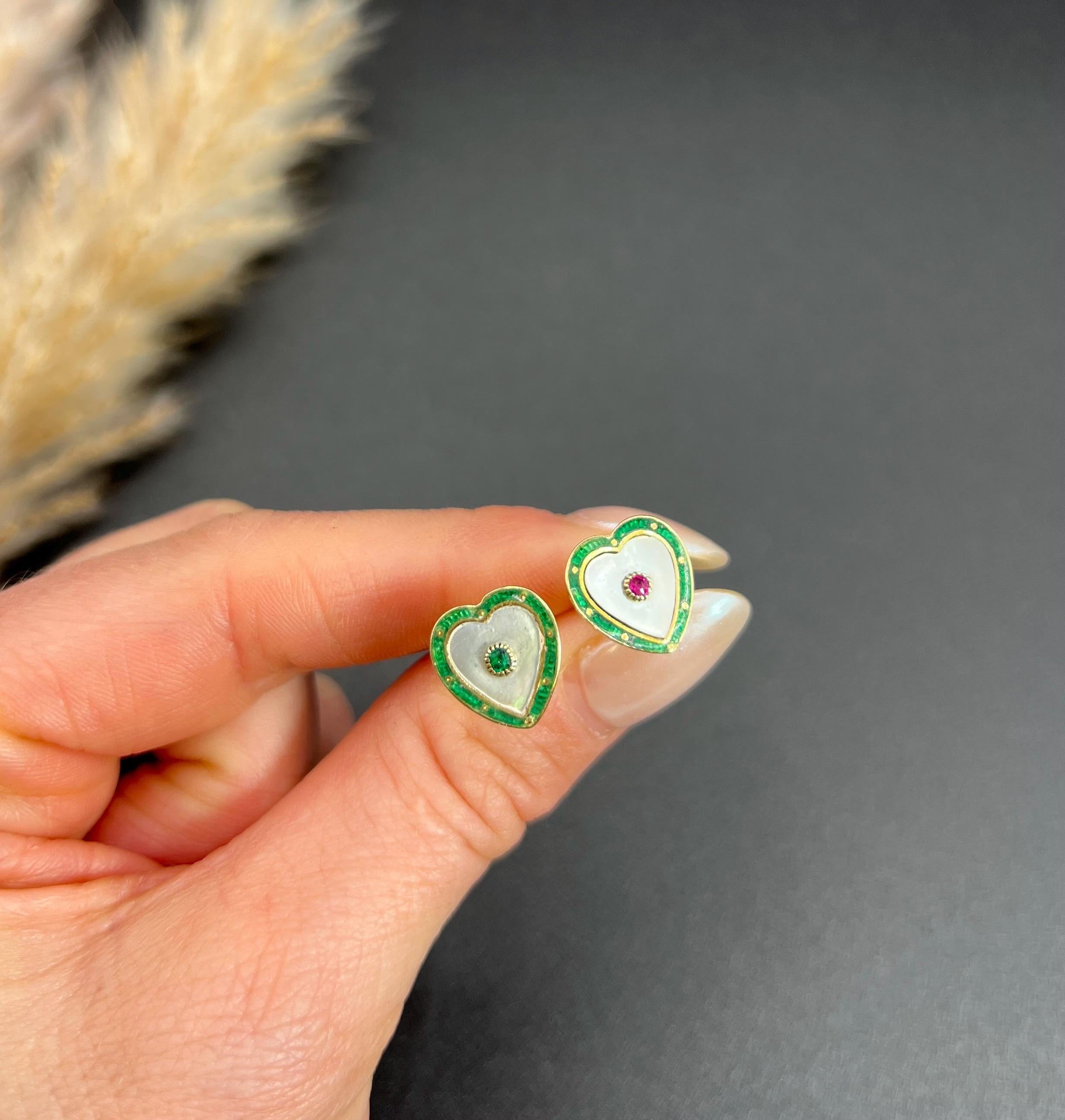 Antique 15ct Gold 1920s Mother of Pearl Green Enamel Ruby & Emerald Stud Earings In Good Condition For Sale In Brighton, GB