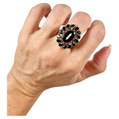 Antiquités en or 15ct des années 1920, bague ovale en onyx et perles avec un halo en forme de goutte d'eau en onyx