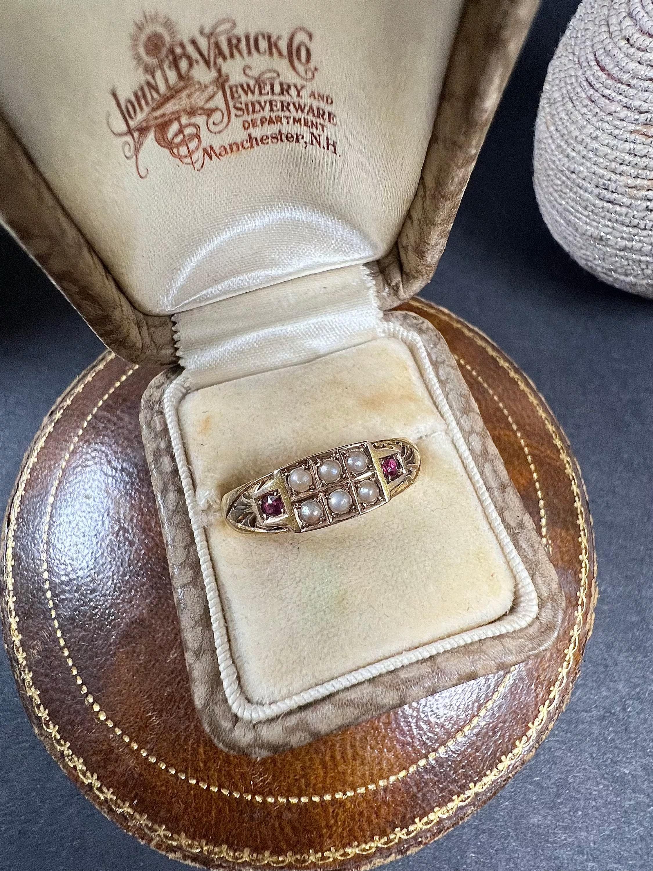 Bague victorienne ancienne en or 15ct Hallmarkée par Birmingham avec perles de rocailles et rubis  en vente 3