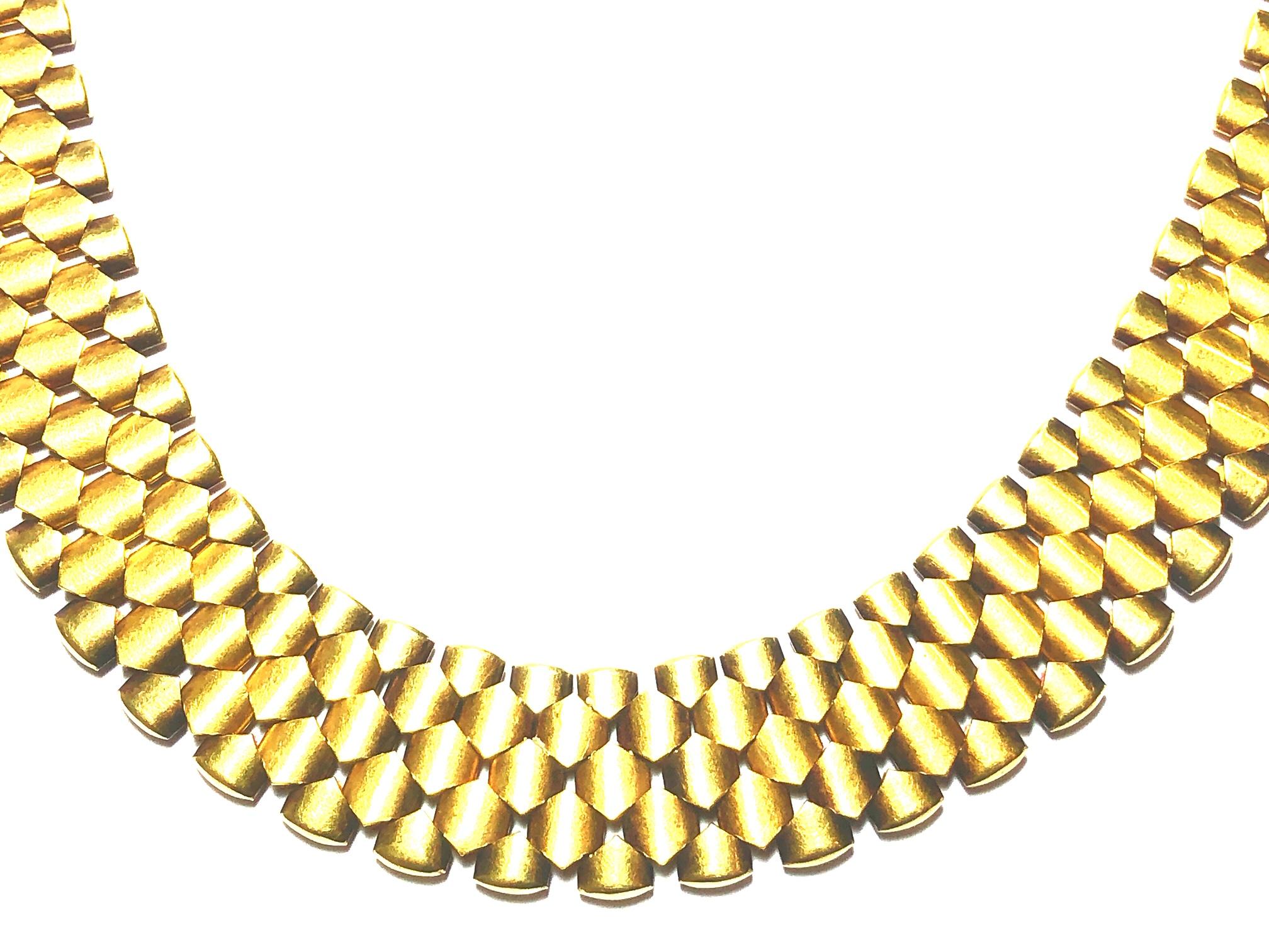 Antique 15 Carat Gold Collar Necklace, circa 1875 In Good Condition In London, GB