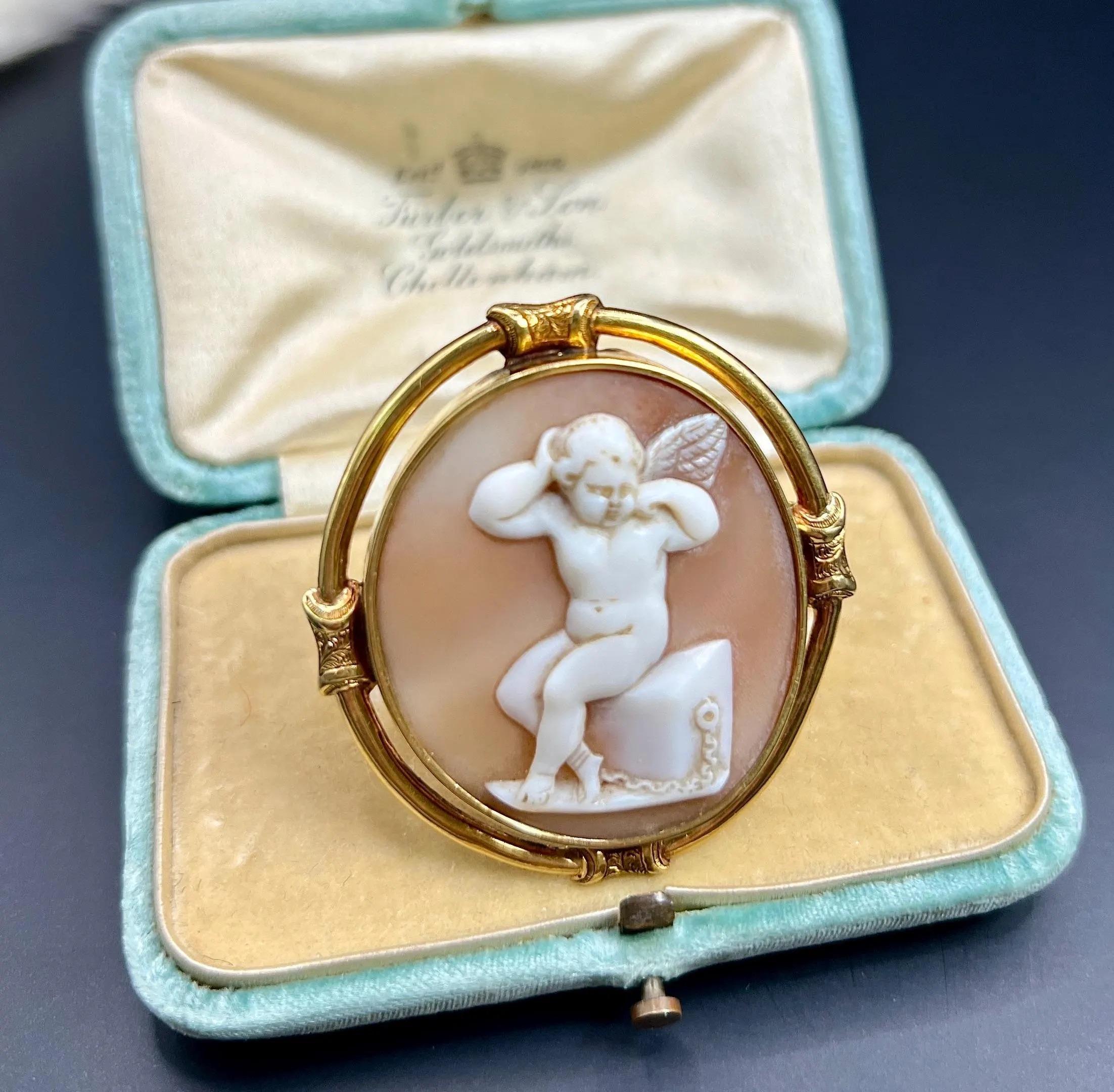 Antique 15ct Gold, Early Victorian Cherub Shell Cameo Portrait Brooch For Sale 4