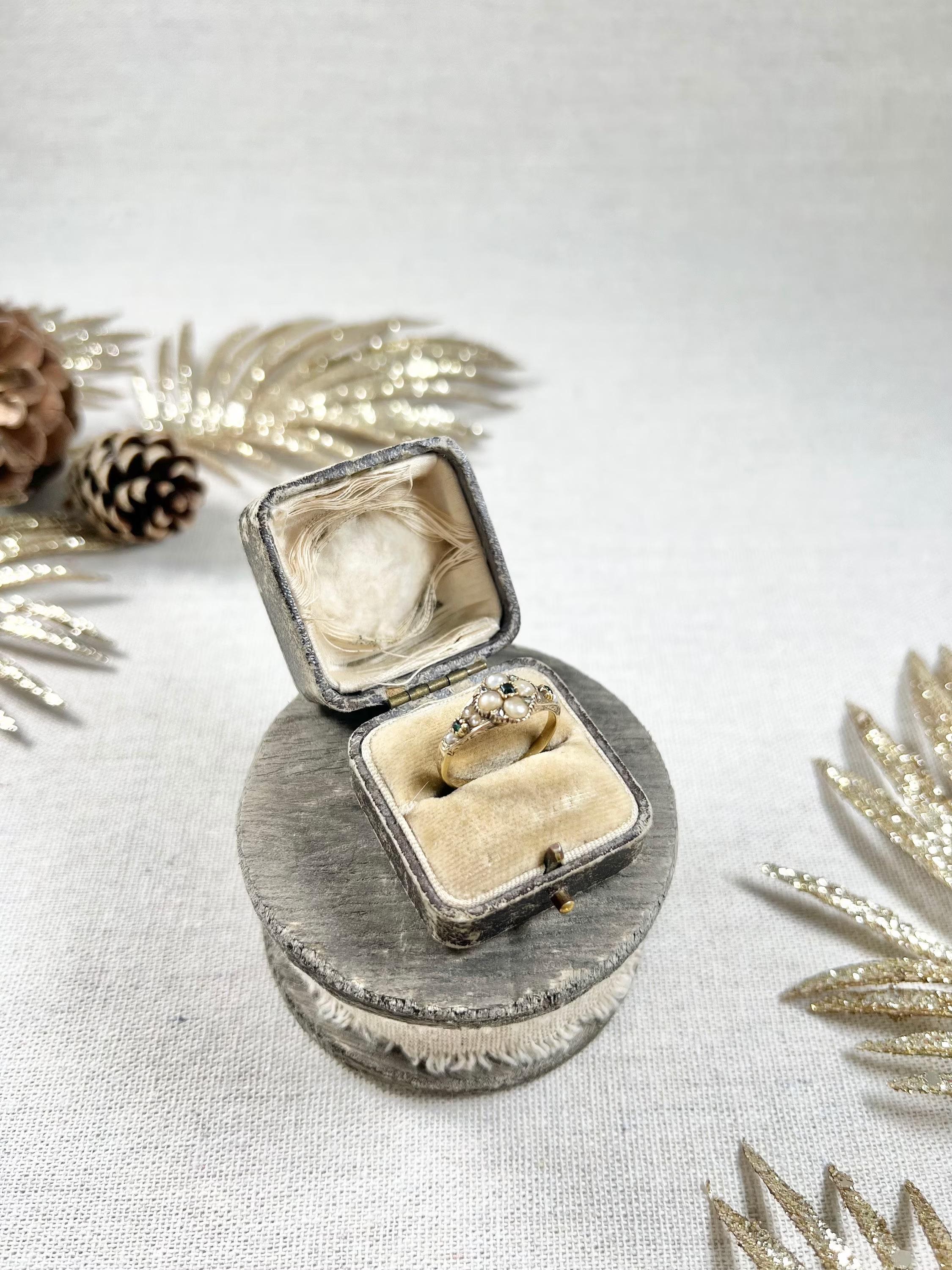 Bague grappe ancienne en or 15 carats, émeraude, diamant et perle, début de l'ère victorienne Bon état - En vente à Brighton, GB