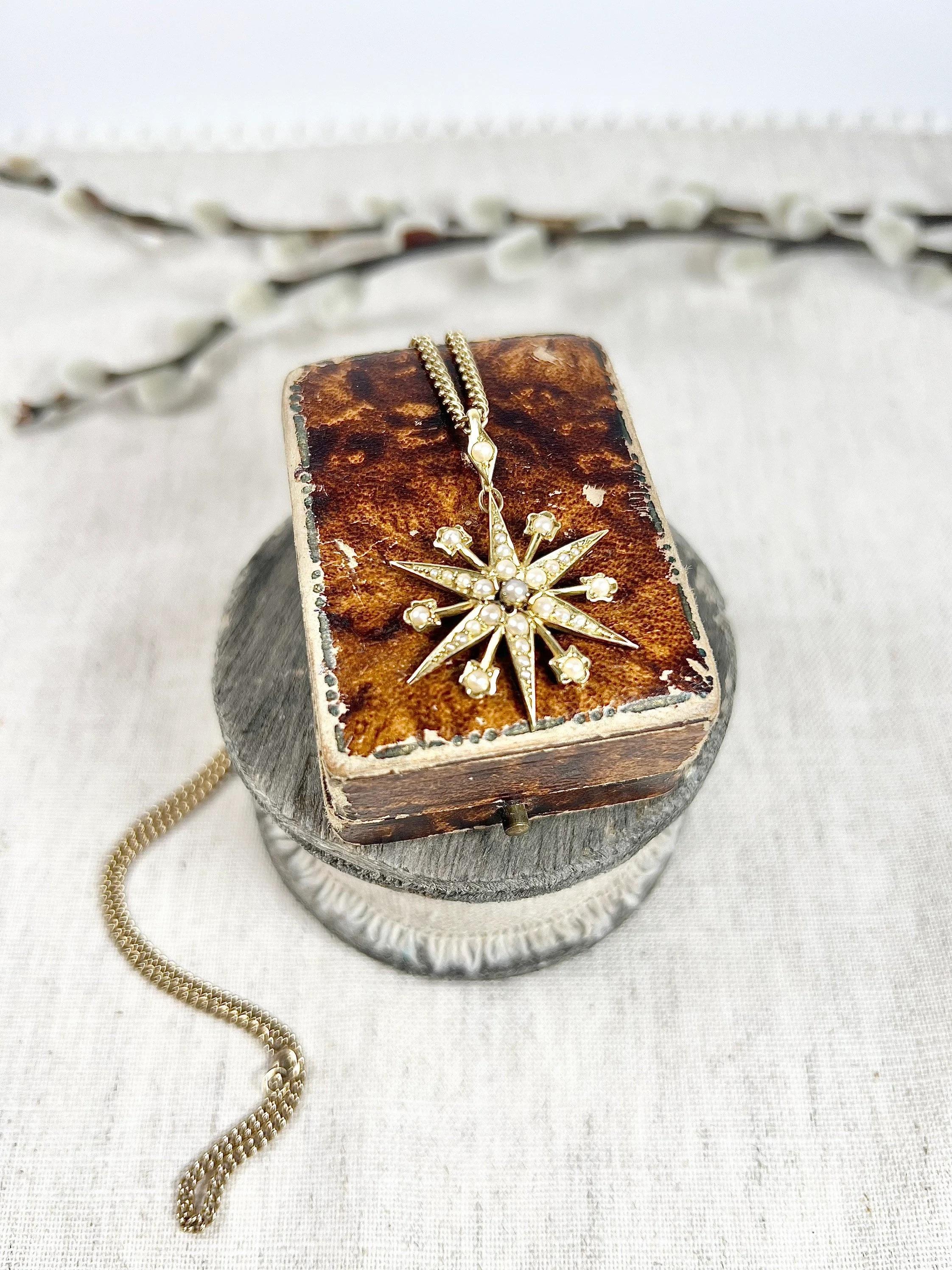 Taille ronde Pendentif ancien en or 15ct, Edwardien, 6 perles pointues en étoile en vente