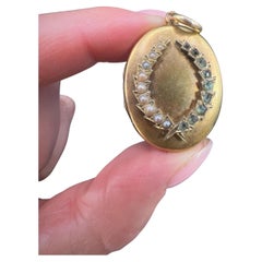 Antique 15ct Gold, Edwardian Emerald & Seed Pearl Laurel Leaf Oval Shaped Locket