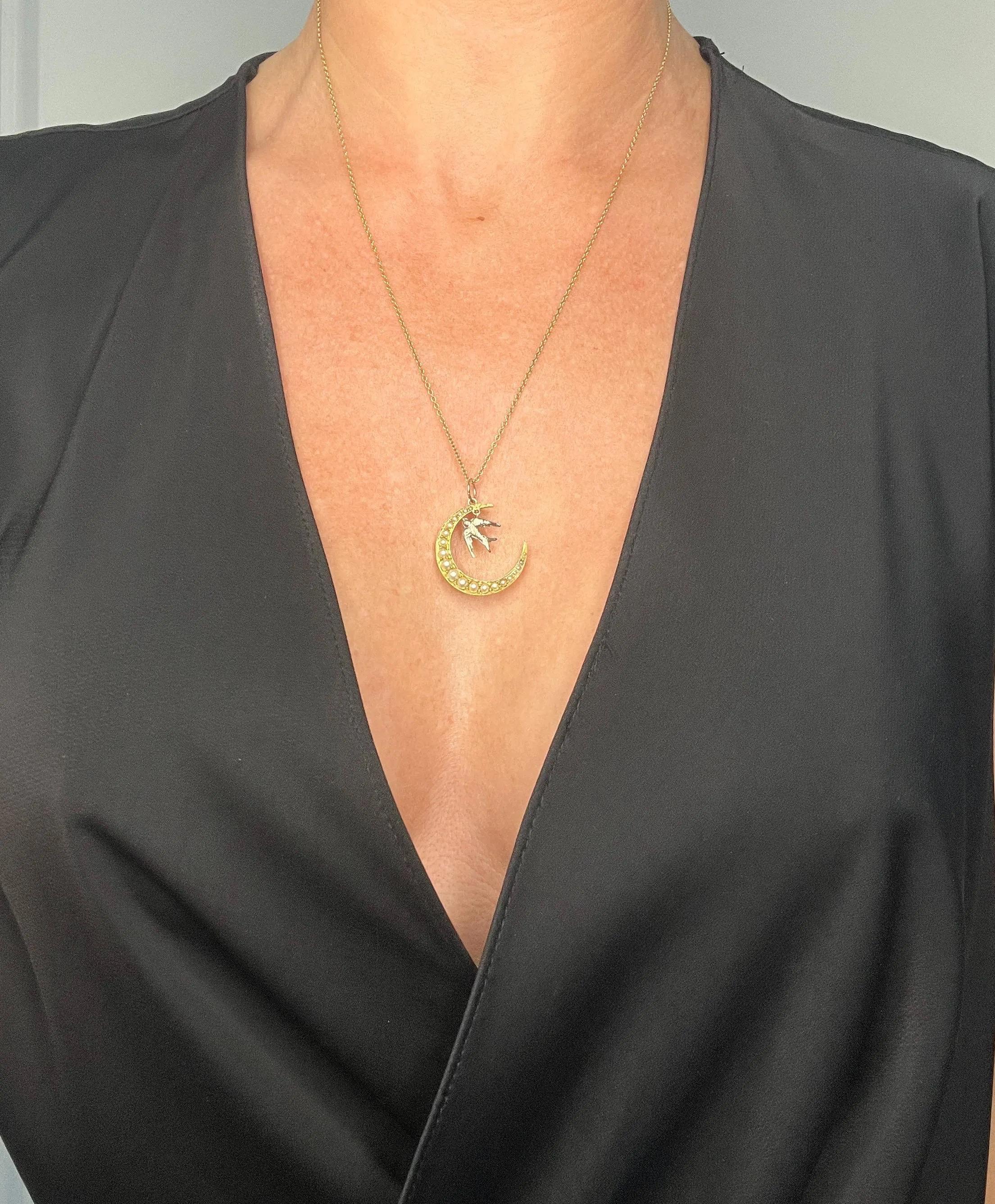 Antiguo colgante de oro de 15 ct, eduardiano Luna creciente de perlas con golondrina de oro rosa en venta 4