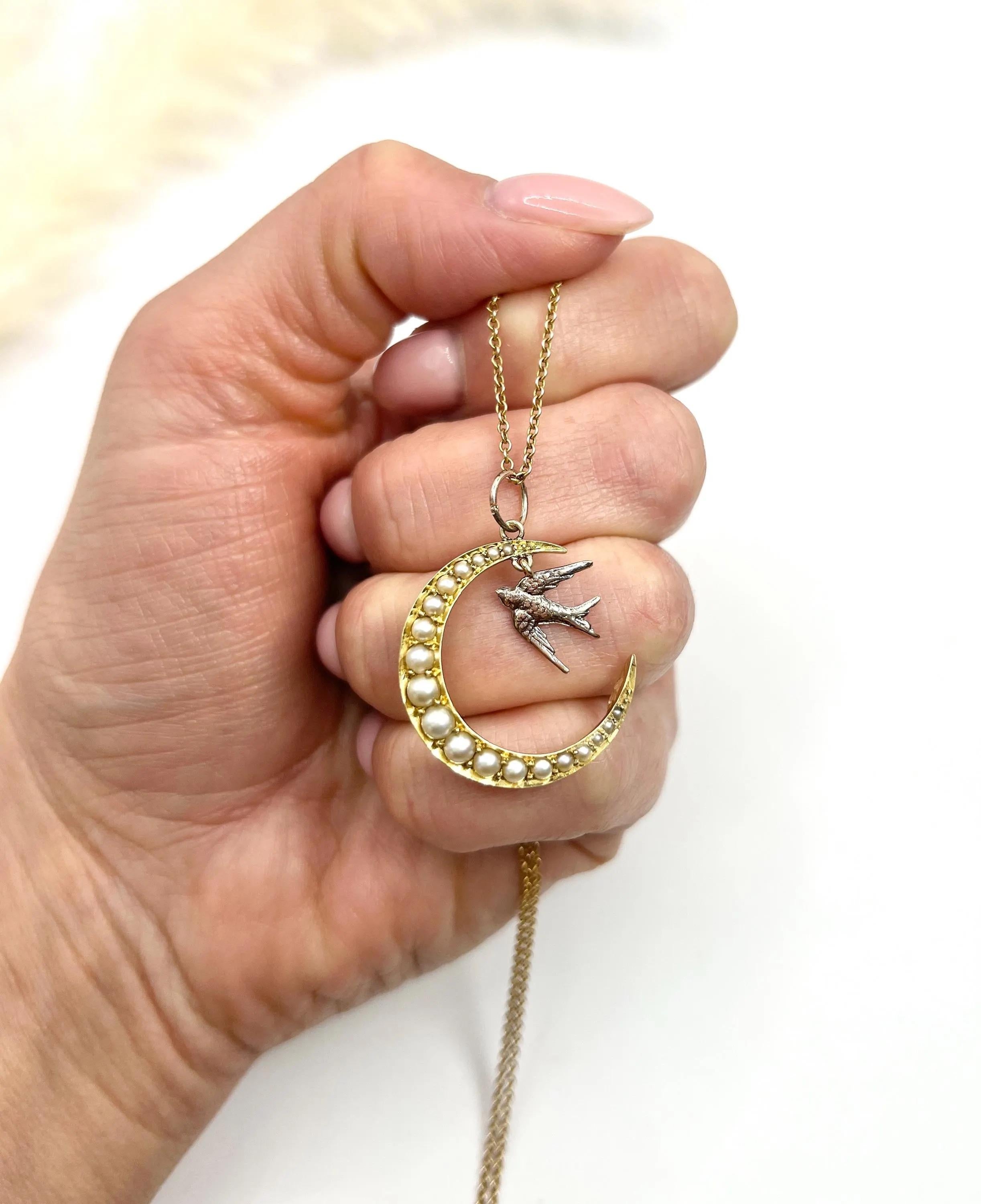 Antiguo colgante de oro de 15 ct, eduardiano Luna creciente de perlas con golondrina de oro rosa Corte redondo en venta