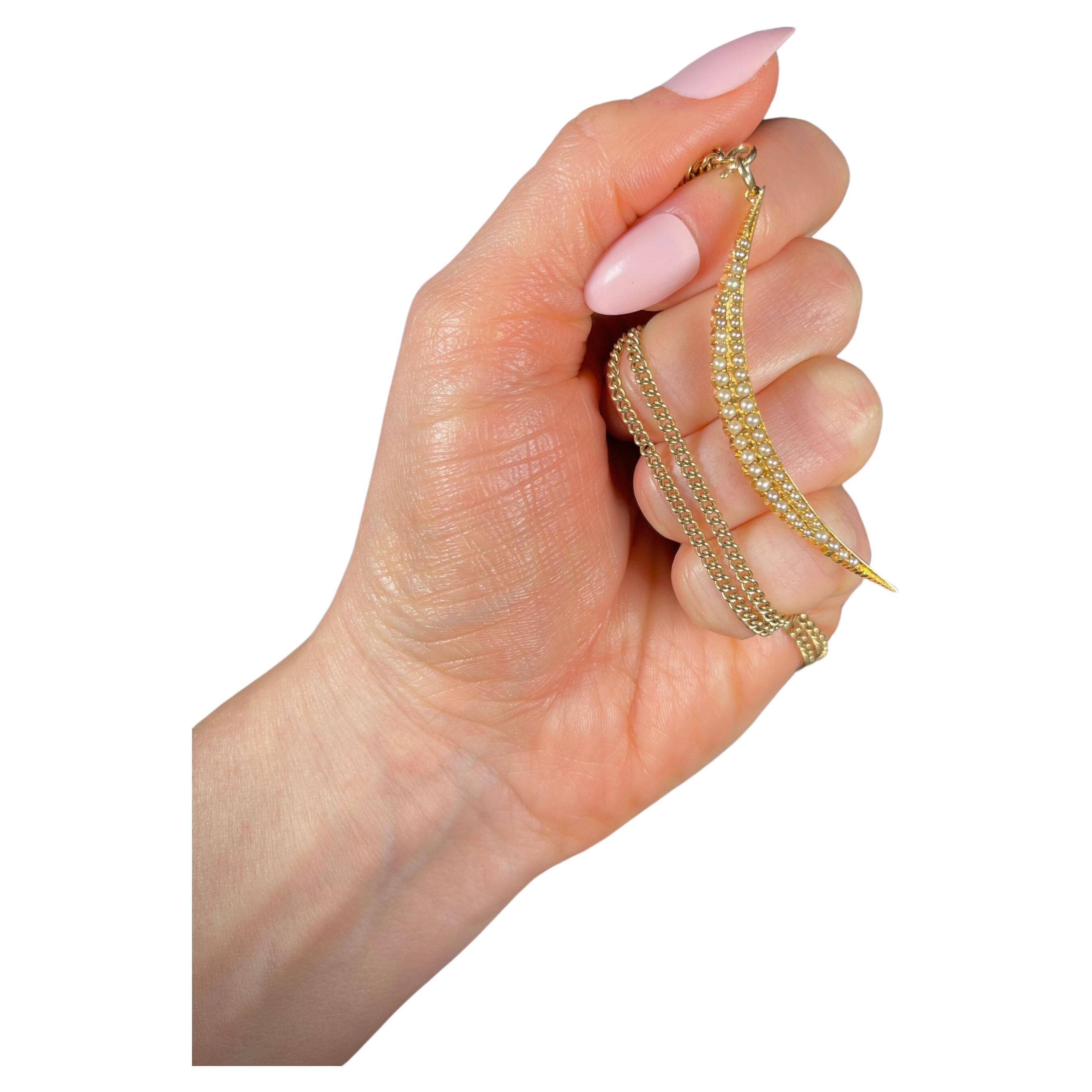 Pendentif ancien en or 15ct Edwardian en forme de croissant perlé