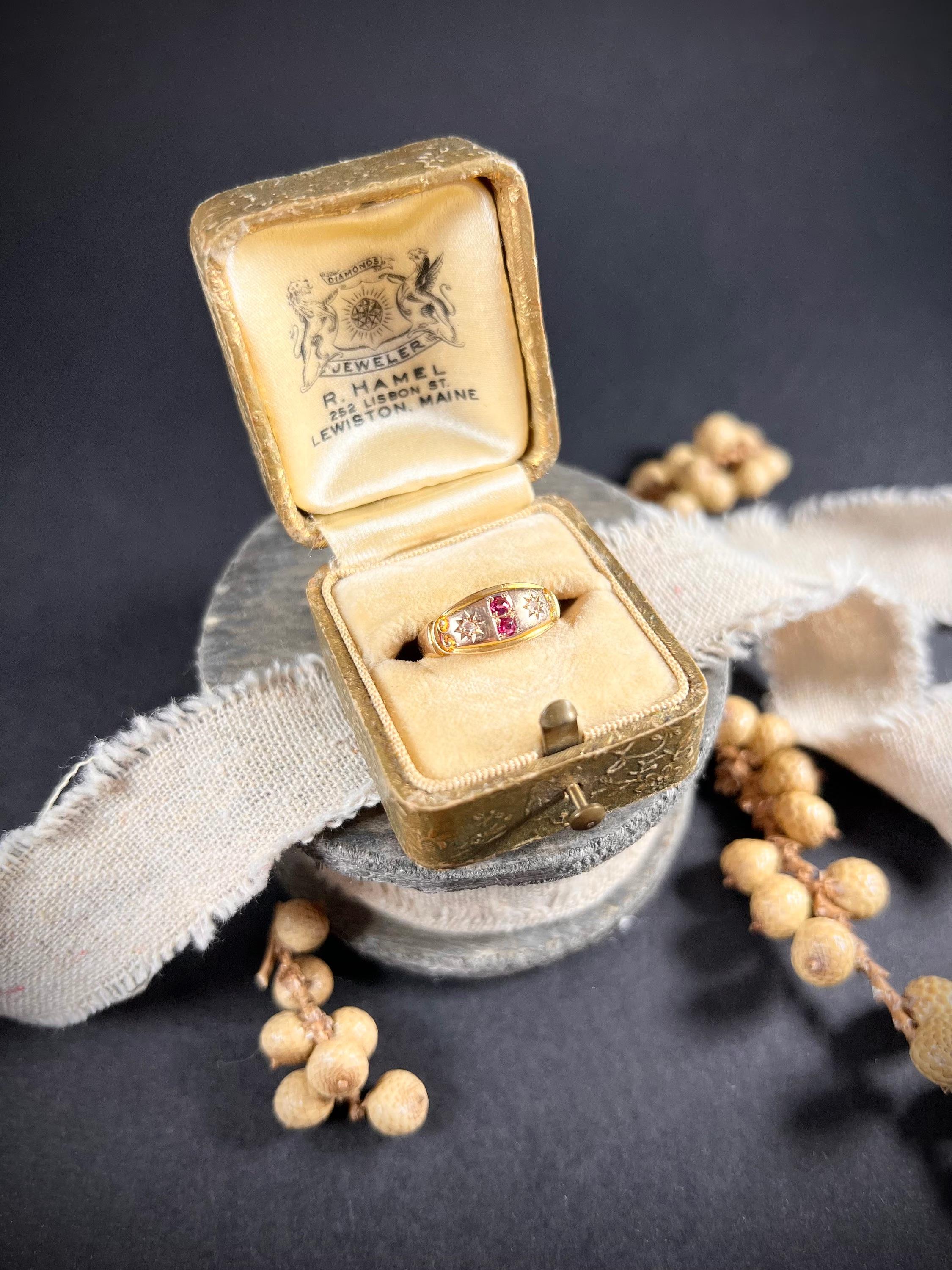 Antiker edwardianischer Ring aus 15 Karat Gold mit Rubin und Diamant im Angebot 4