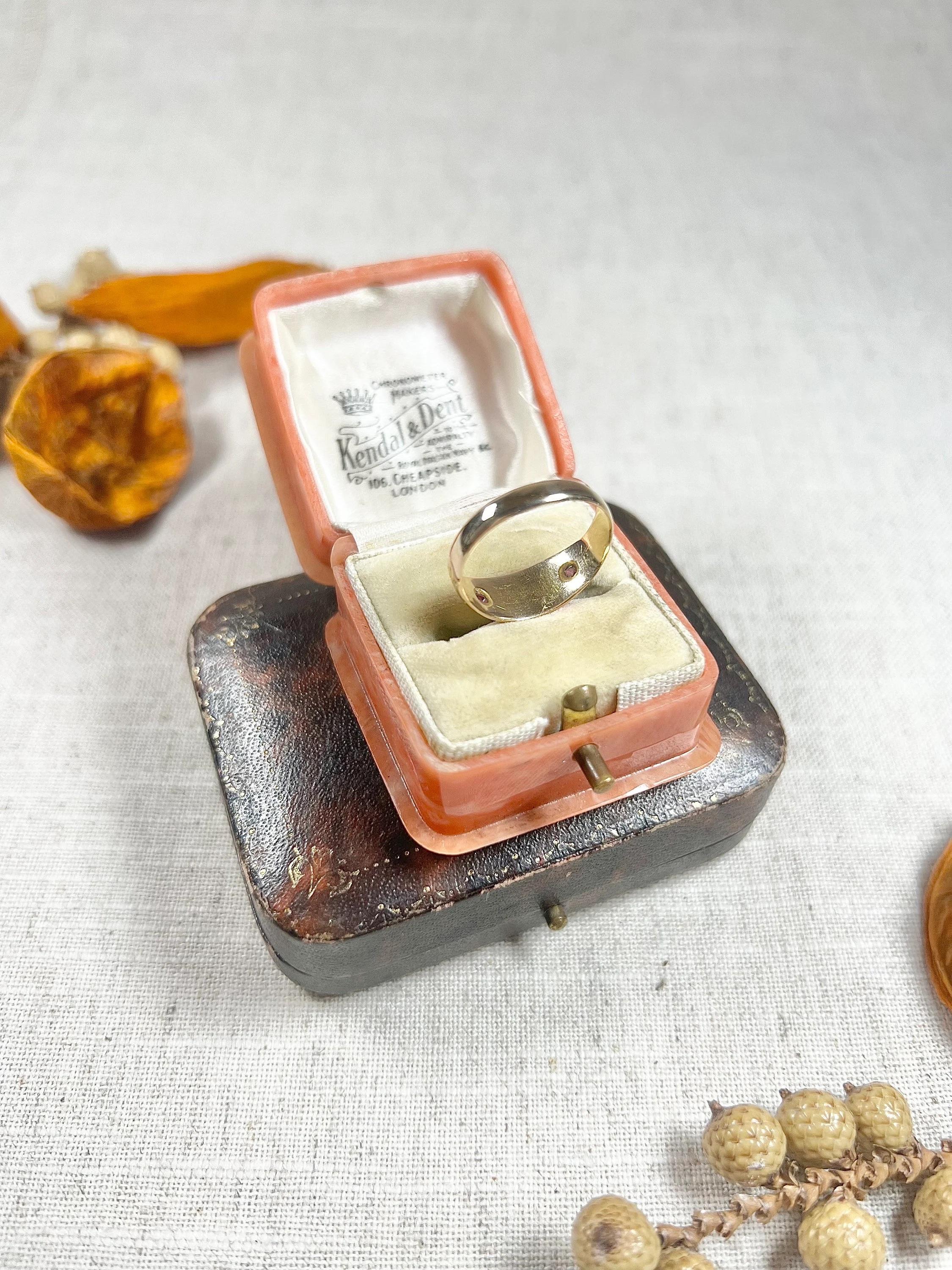 Antiguo Anillo Eduardiano de Oro de 15 Quilates con Rubí y Perlas de Siembra en venta 1