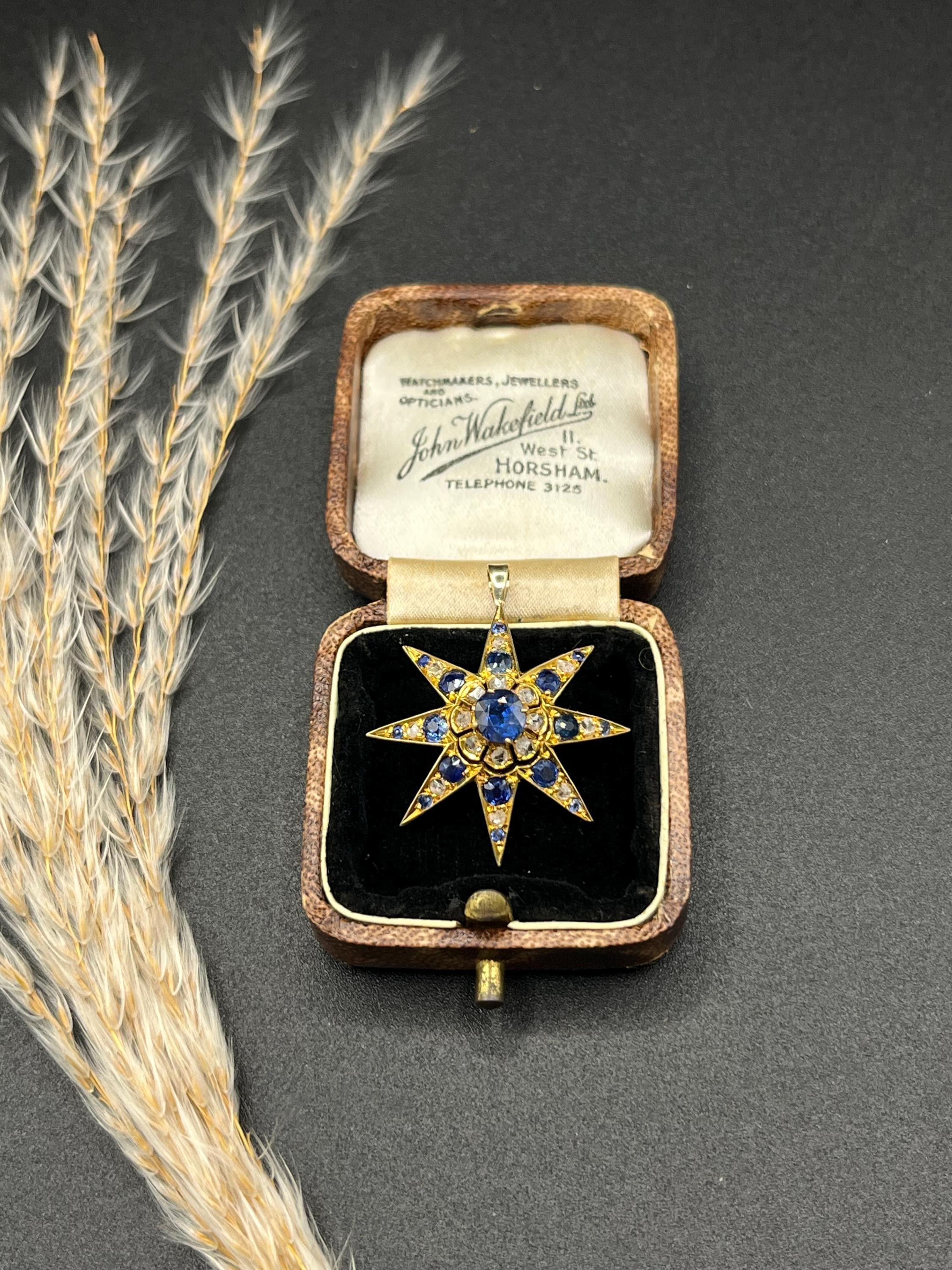 Antico ciondolo a stella in oro 15ct, zaffiro e diamante di epoca edoardiana, CIRCA 1900 In condizioni buone in vendita a Brighton, GB