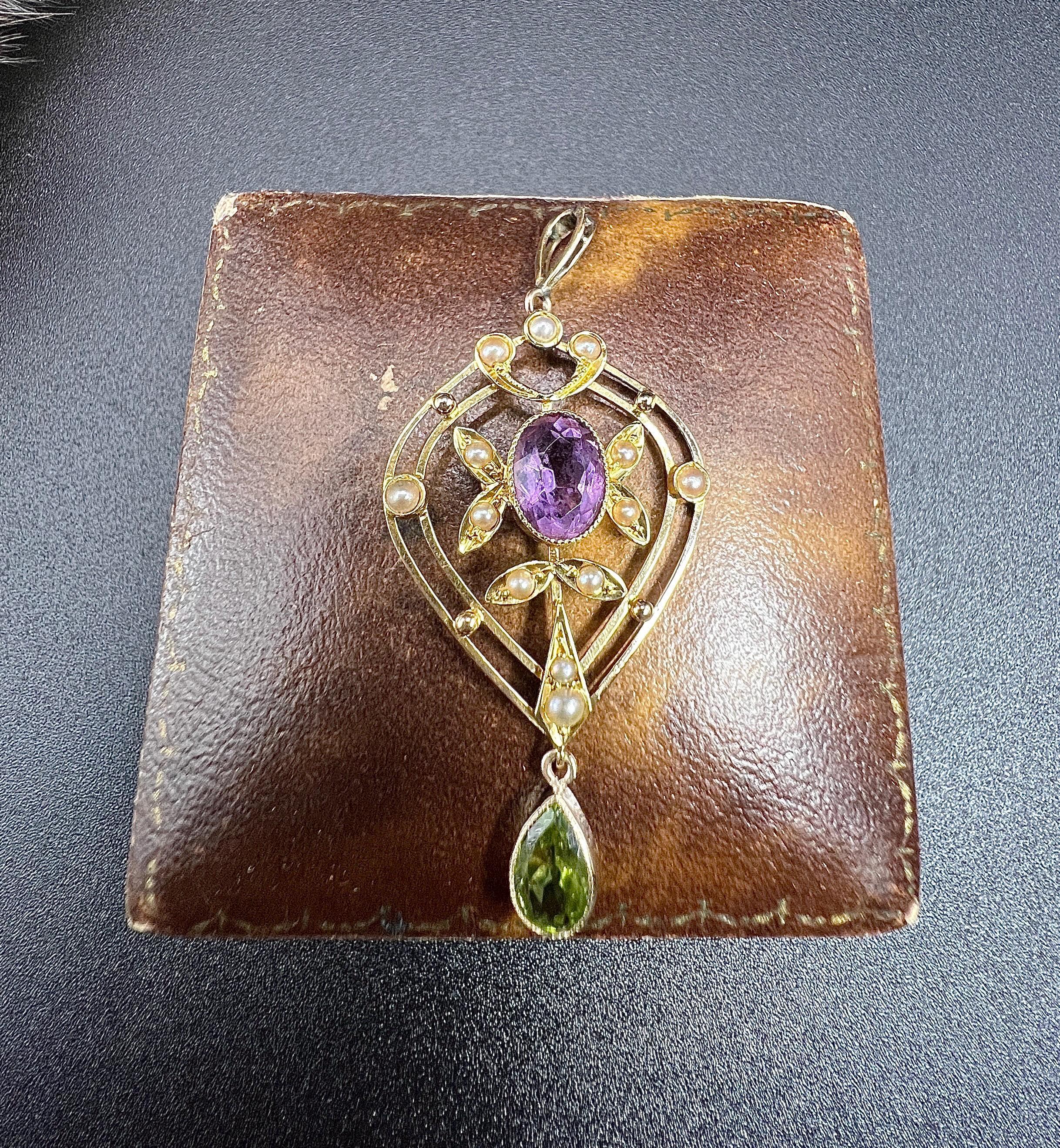 Pendentif Suffragette édouardien ancien en or 15 carats, améthyste, péridot et perles de rocaille en vente 4