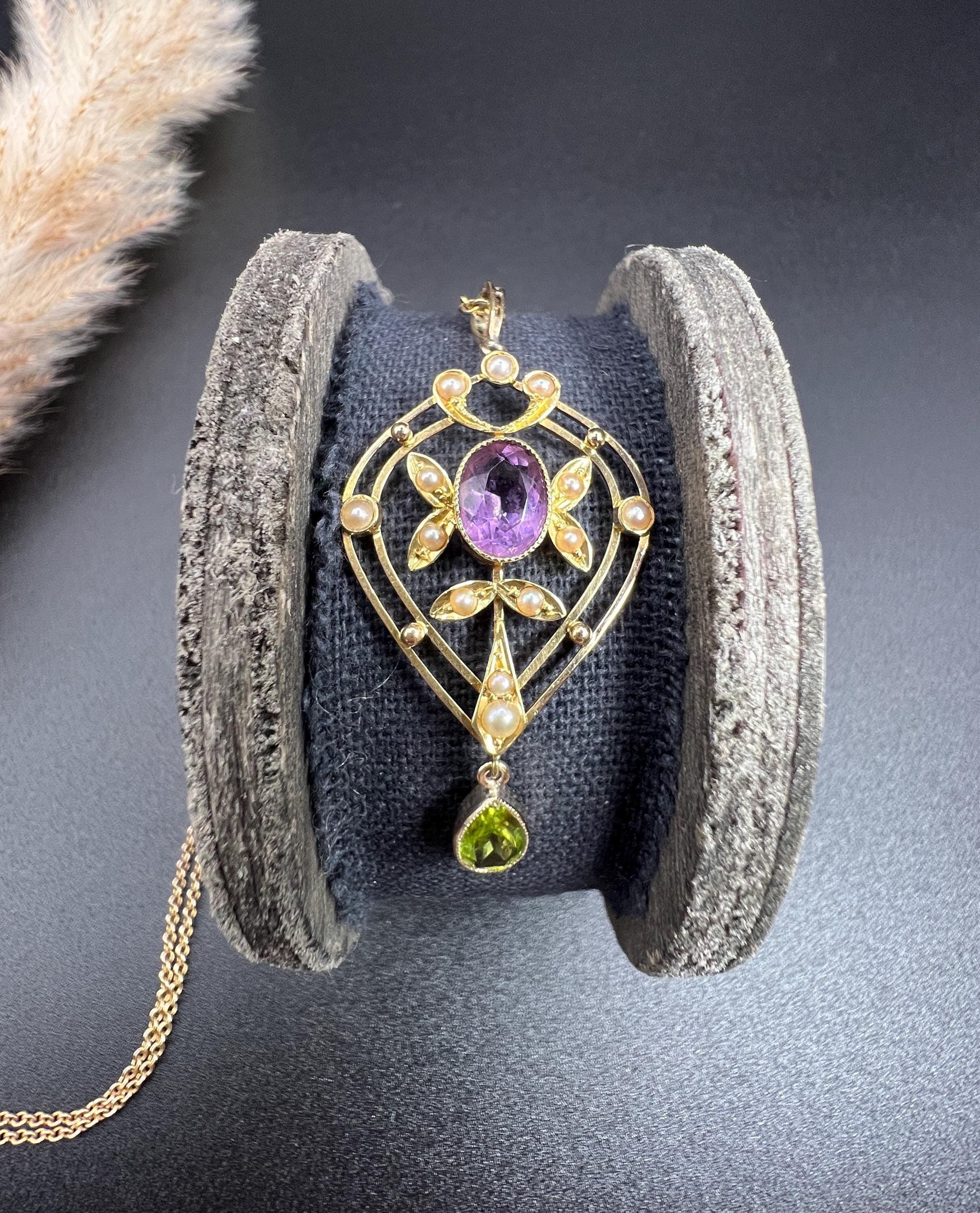 Pendentif Suffragette édouardien ancien en or 15 carats, améthyste, péridot et perles de rocaille en vente 2
