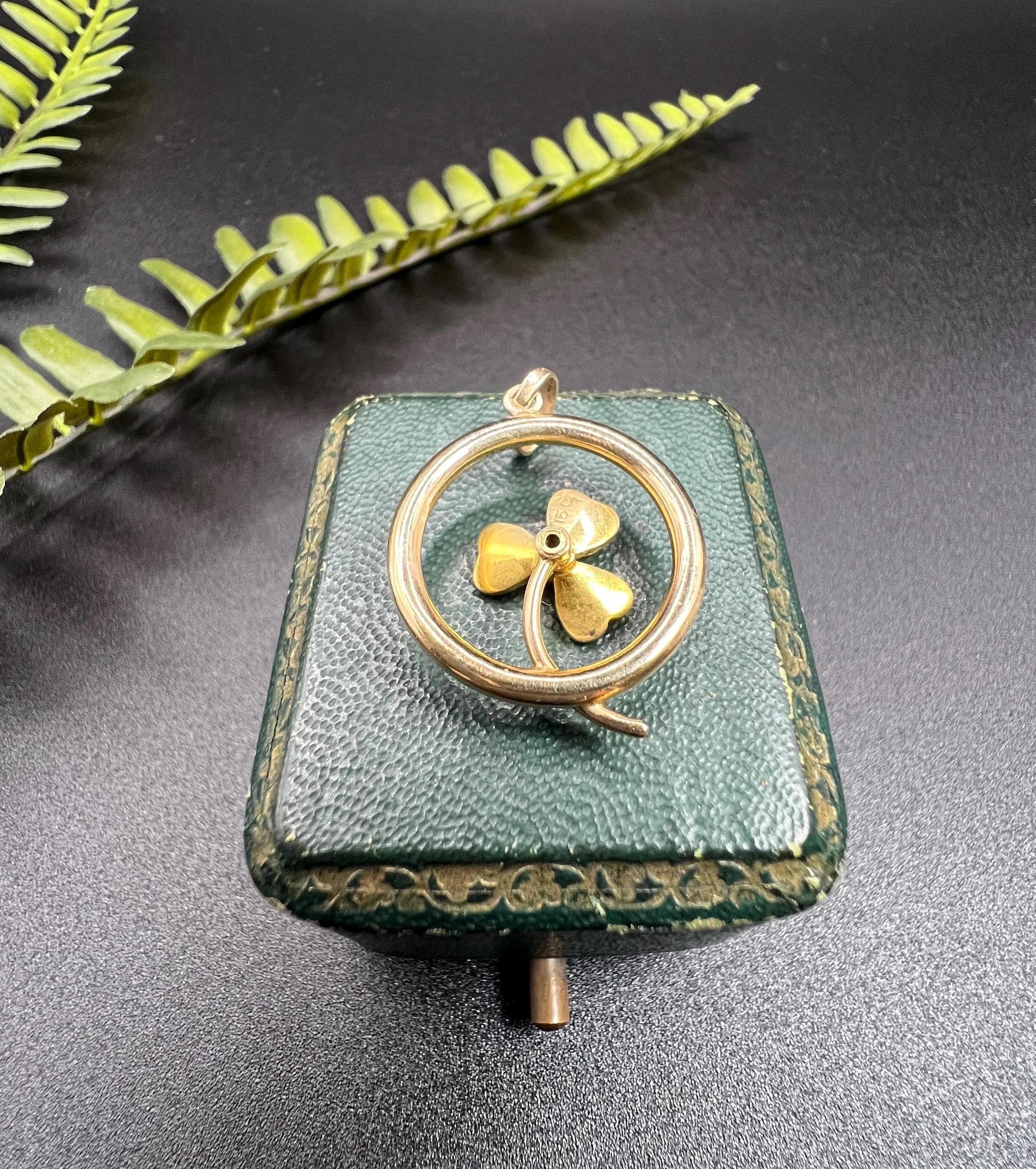 Pendentif ancien en or 15ct, turquoise et perle de l'époque édouardienne, trèfle à 3 feuilles en vente 4