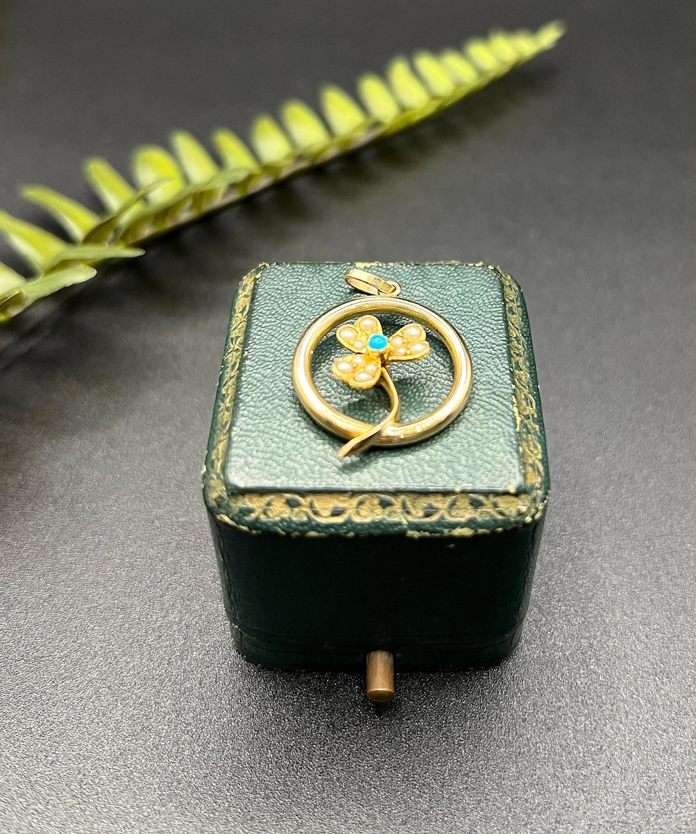 Pendentif ancien en or 15ct, turquoise et perle de l'époque édouardienne, trèfle à 3 feuilles en vente 5