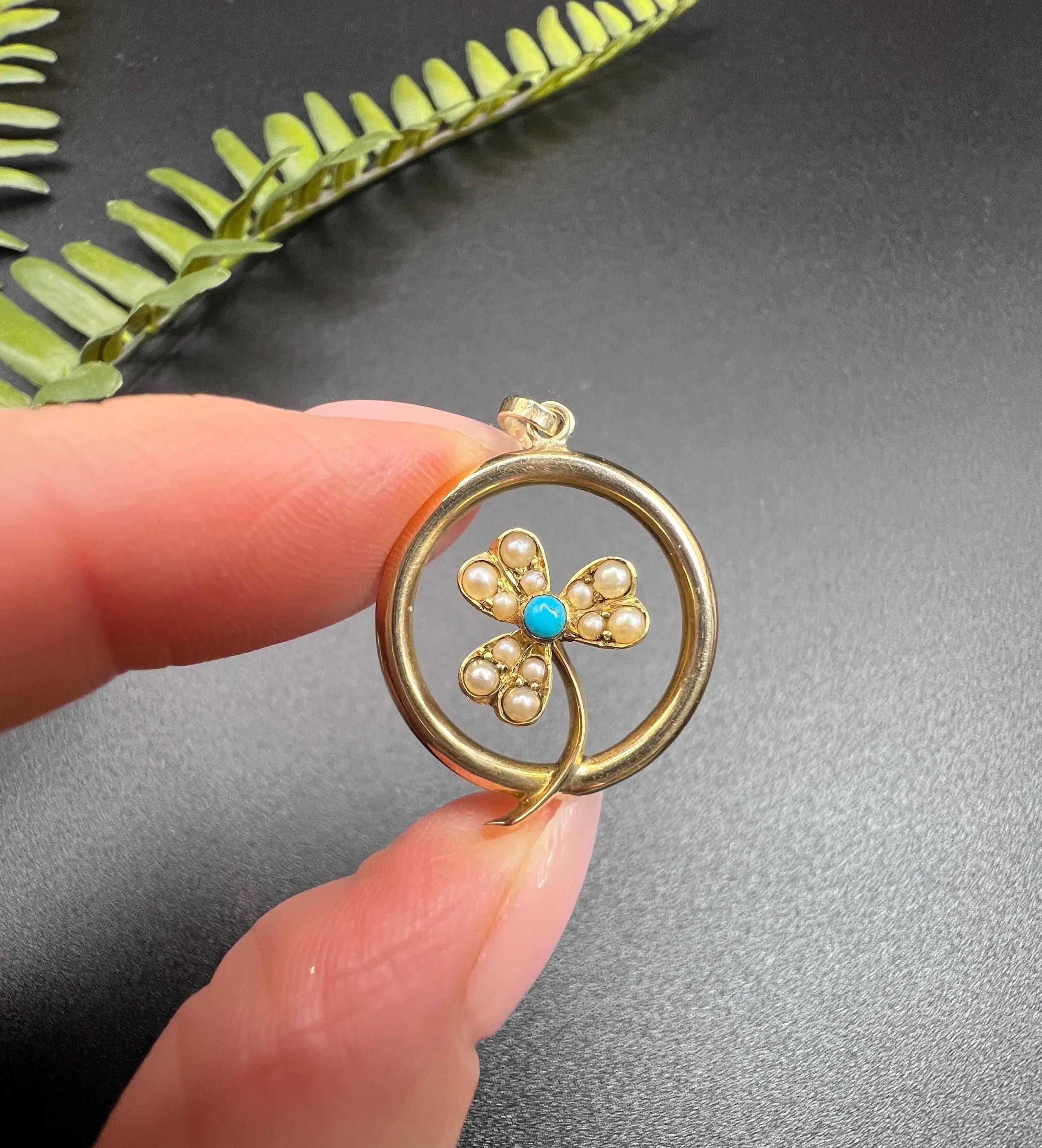 Taille ronde Pendentif ancien en or 15ct, turquoise et perle de l'époque édouardienne, trèfle à 3 feuilles en vente