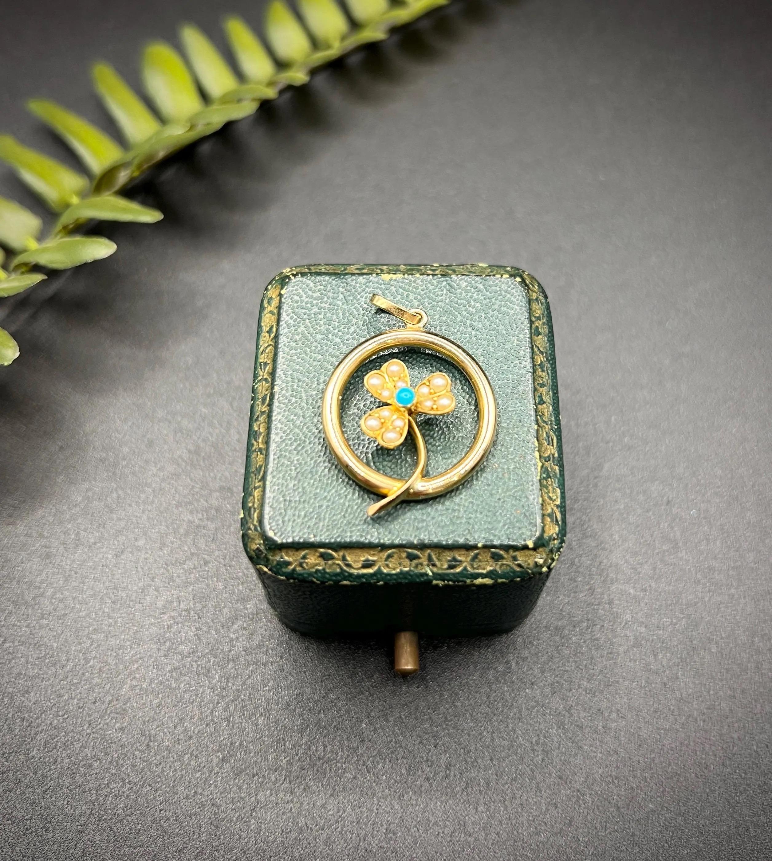 Pendentif ancien en or 15ct, turquoise et perle de l'époque édouardienne, trèfle à 3 feuilles Unisexe en vente