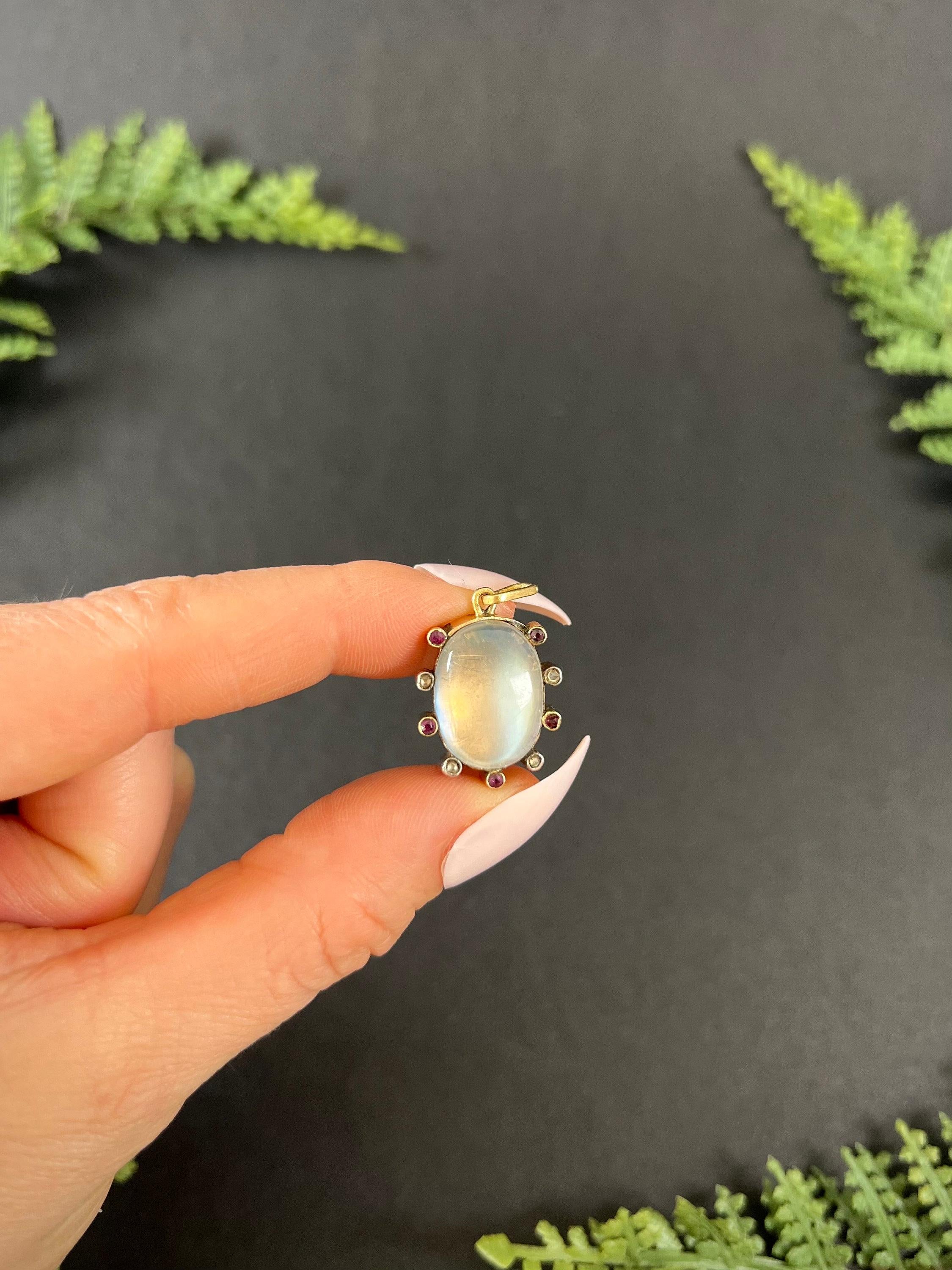 Pendentif édouardien ancien en or 15ct et platine, pierre de lune, rubis et diamant Unisexe en vente