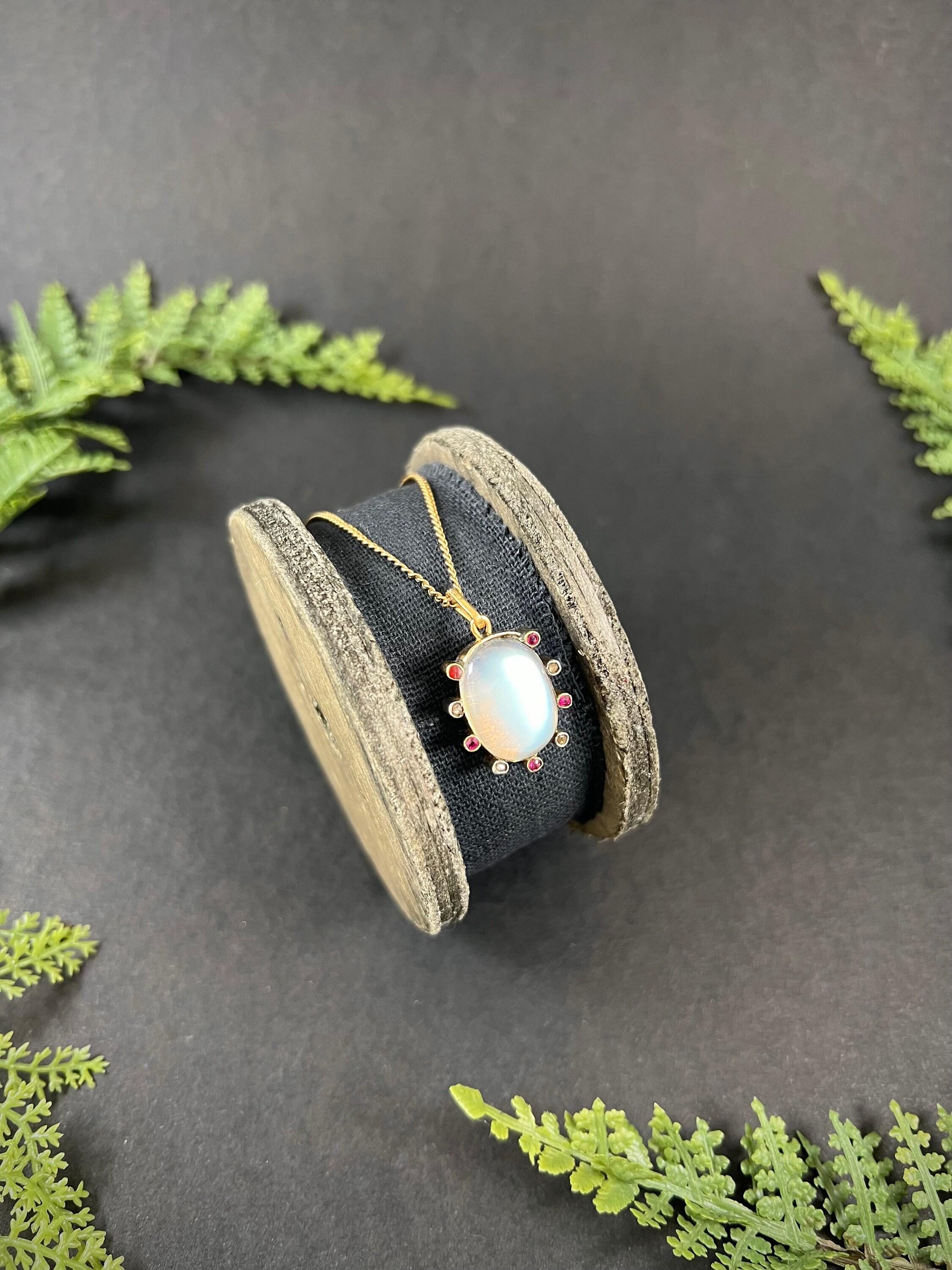 Antiguo Colgante Eduardiano de Oro de 15 ct y Platino de Piedra Lunar, Rubí y Diamante en venta 1