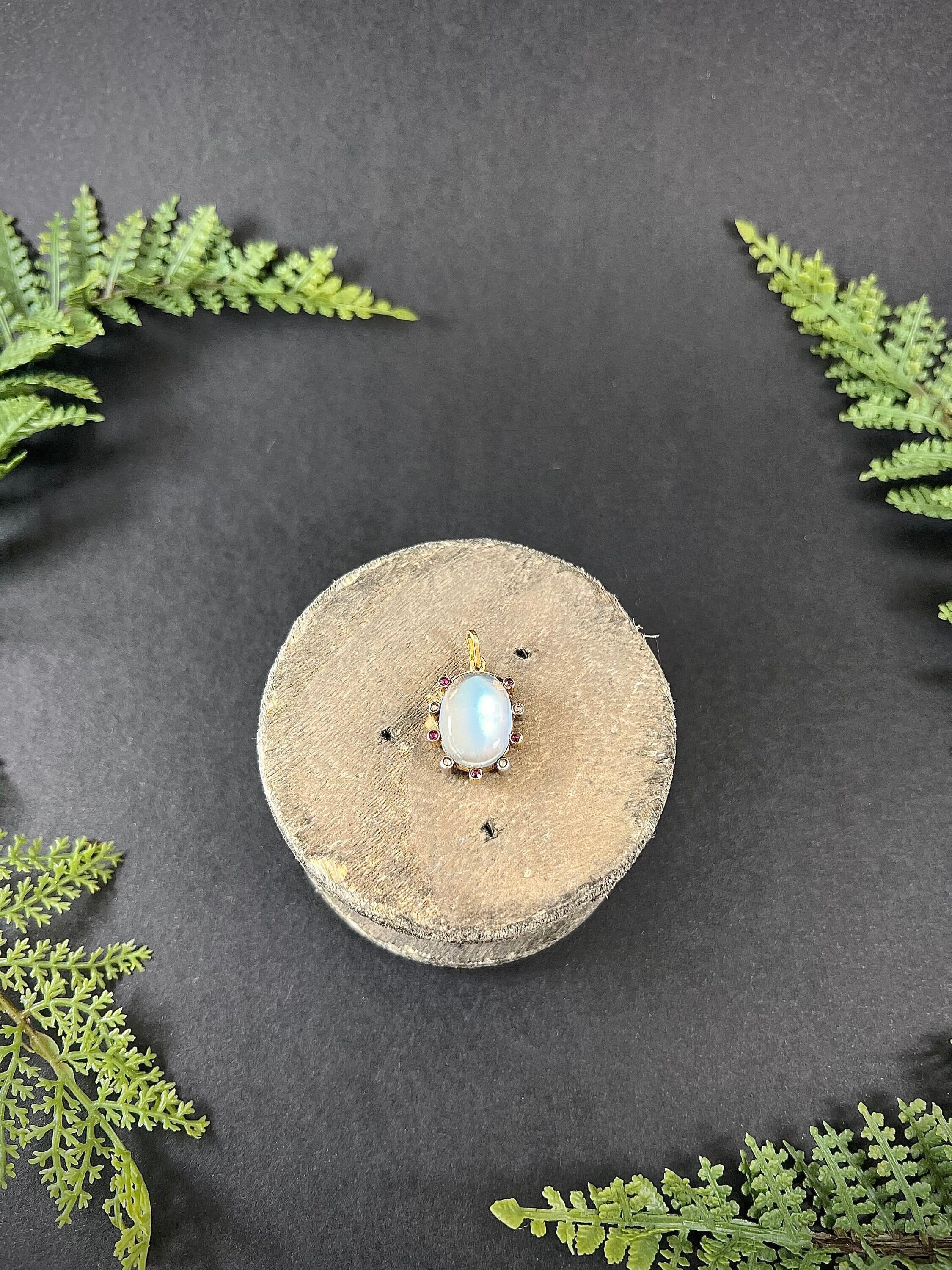 Antiguo Colgante Eduardiano de Oro de 15 ct y Platino de Piedra Lunar, Rubí y Diamante en venta 3