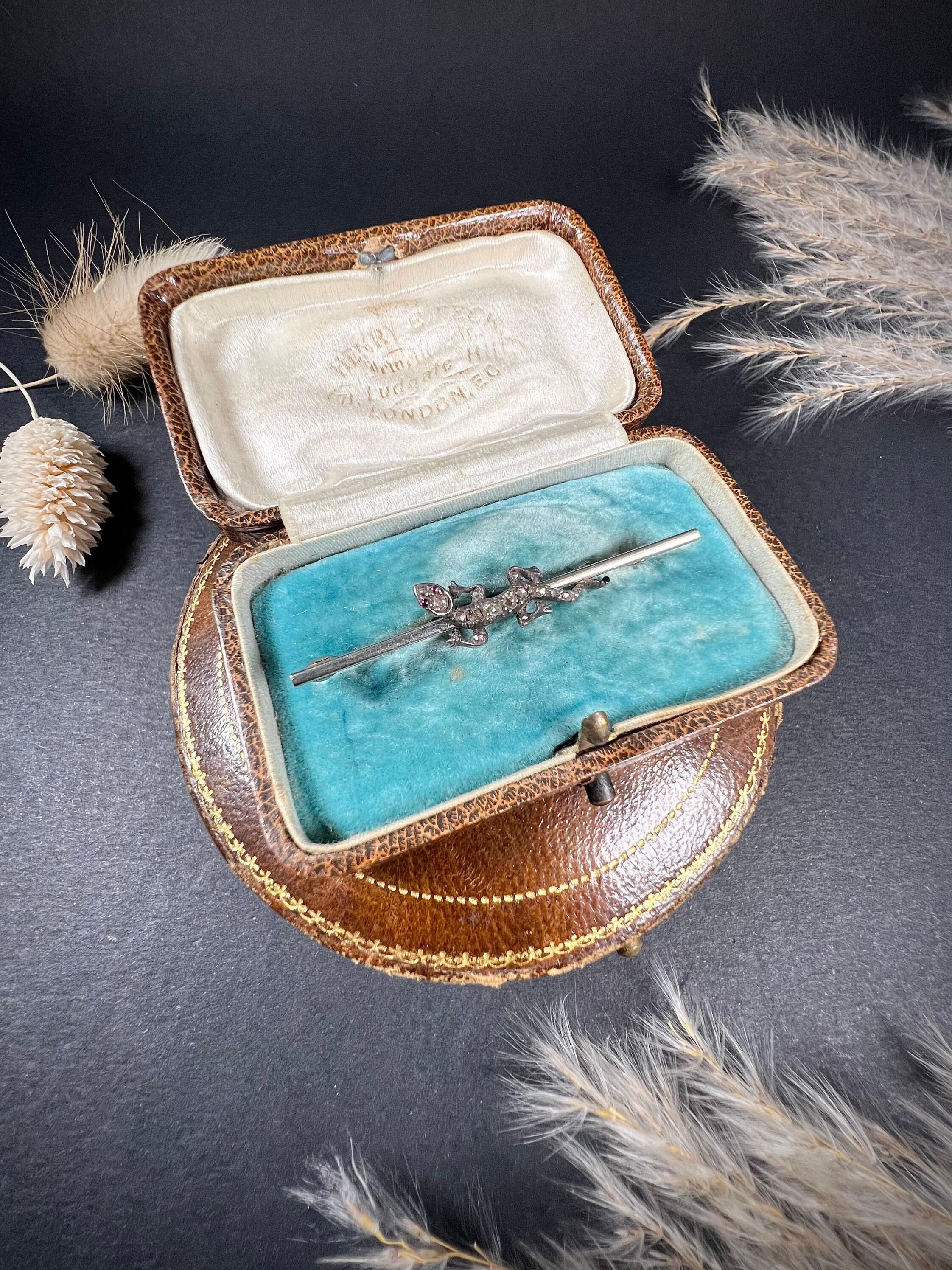 Women's or Men's Antique 15ct Gold & Platinum, Victorian Diamond Lizard Brooch For Sale