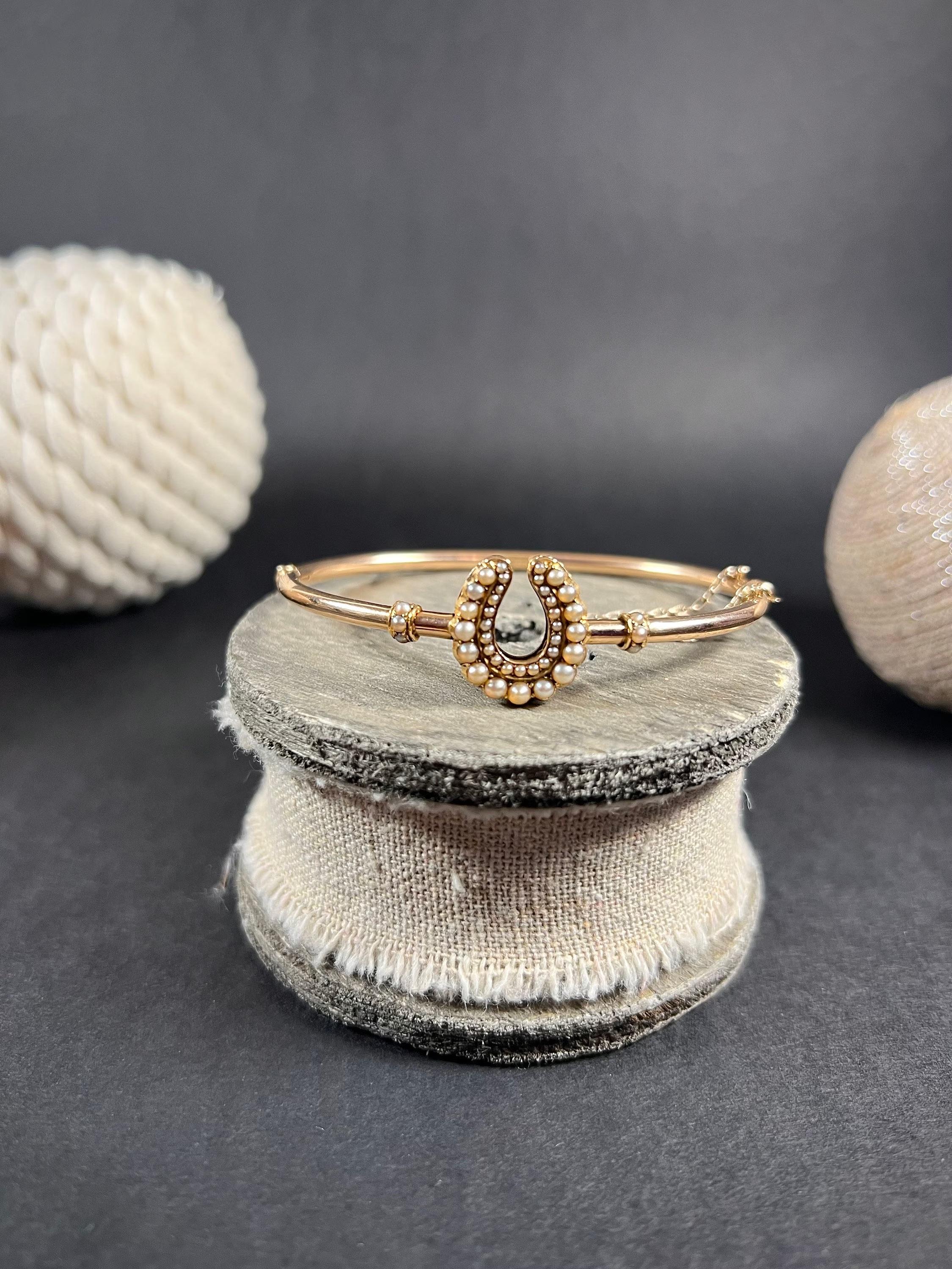 Antiker 15 Karat Gold gestempelter, edwardianischer Hufeisen-Armreif mit Perlen im Angebot 4