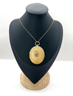 Antique 15ct Gold Stamped, Victorian Large Floral Engraved Oval Shaped Locket