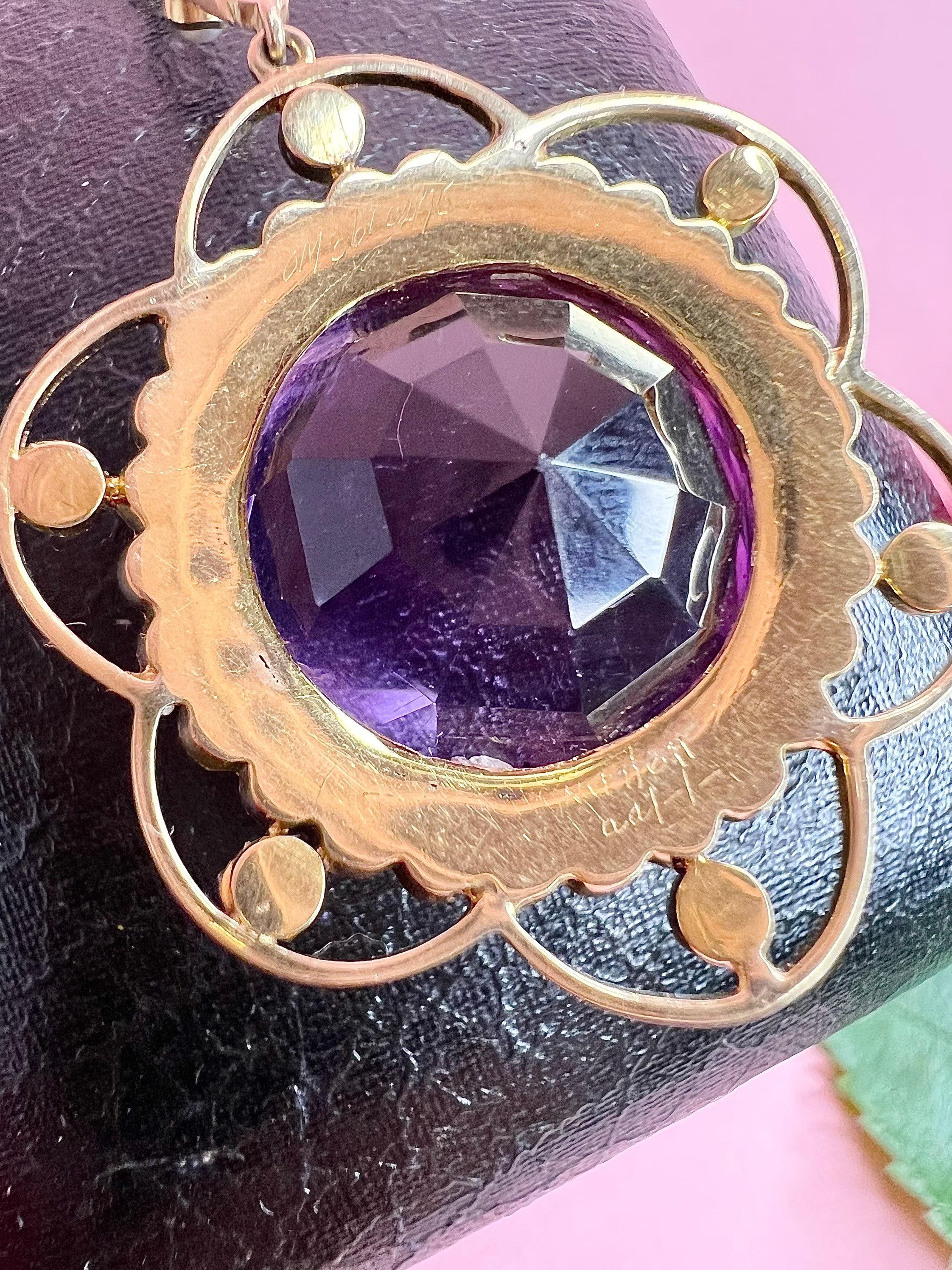 Antiker 15 Karat Gold Suffragette-Anhänger mit Amethyst  Smaragde und natürliche Saatperlen für Damen oder Herren