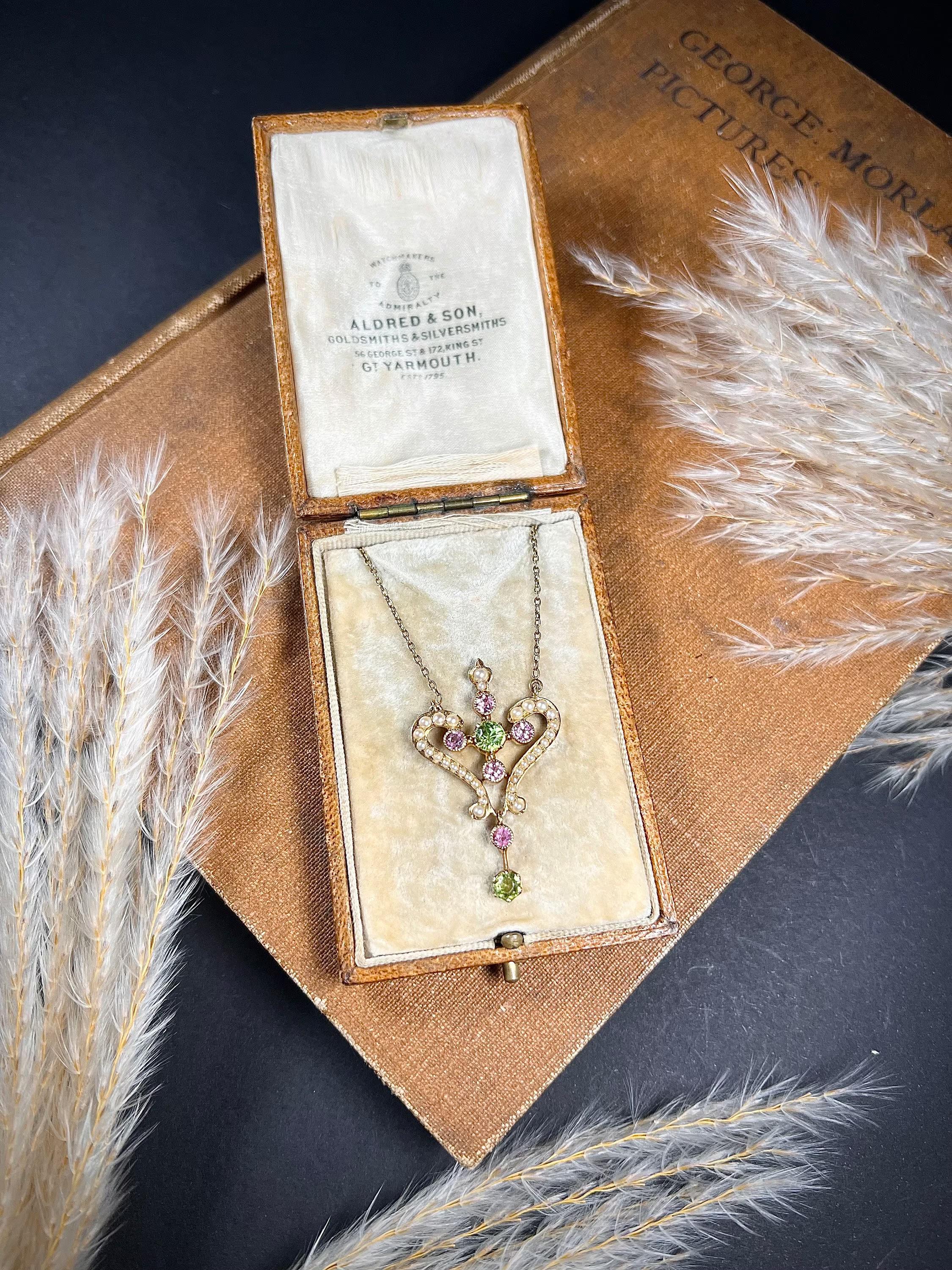 Antike 15 Karat Gold Suffragette-Halskette mit Anhänger, rosa Turmalin Peridot und Perle im Angebot 3