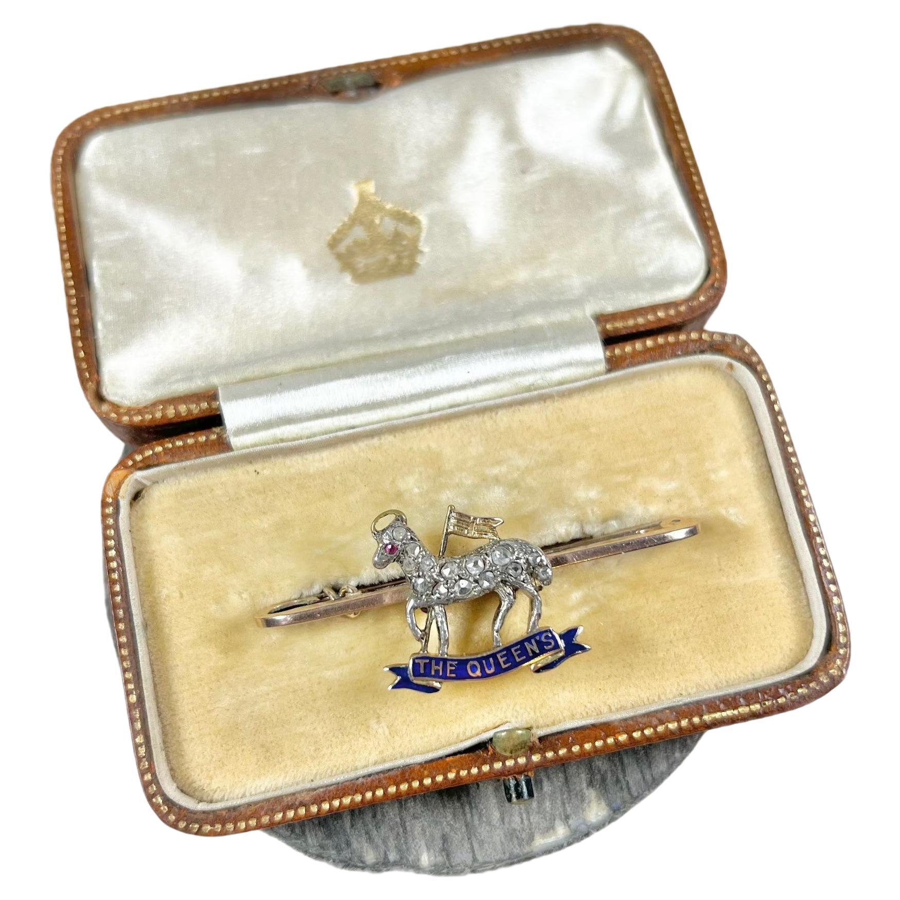 Antike 15ct Gold The Queen's Royal Regiment Diamond & Emaille Pin Brosche im Angebot