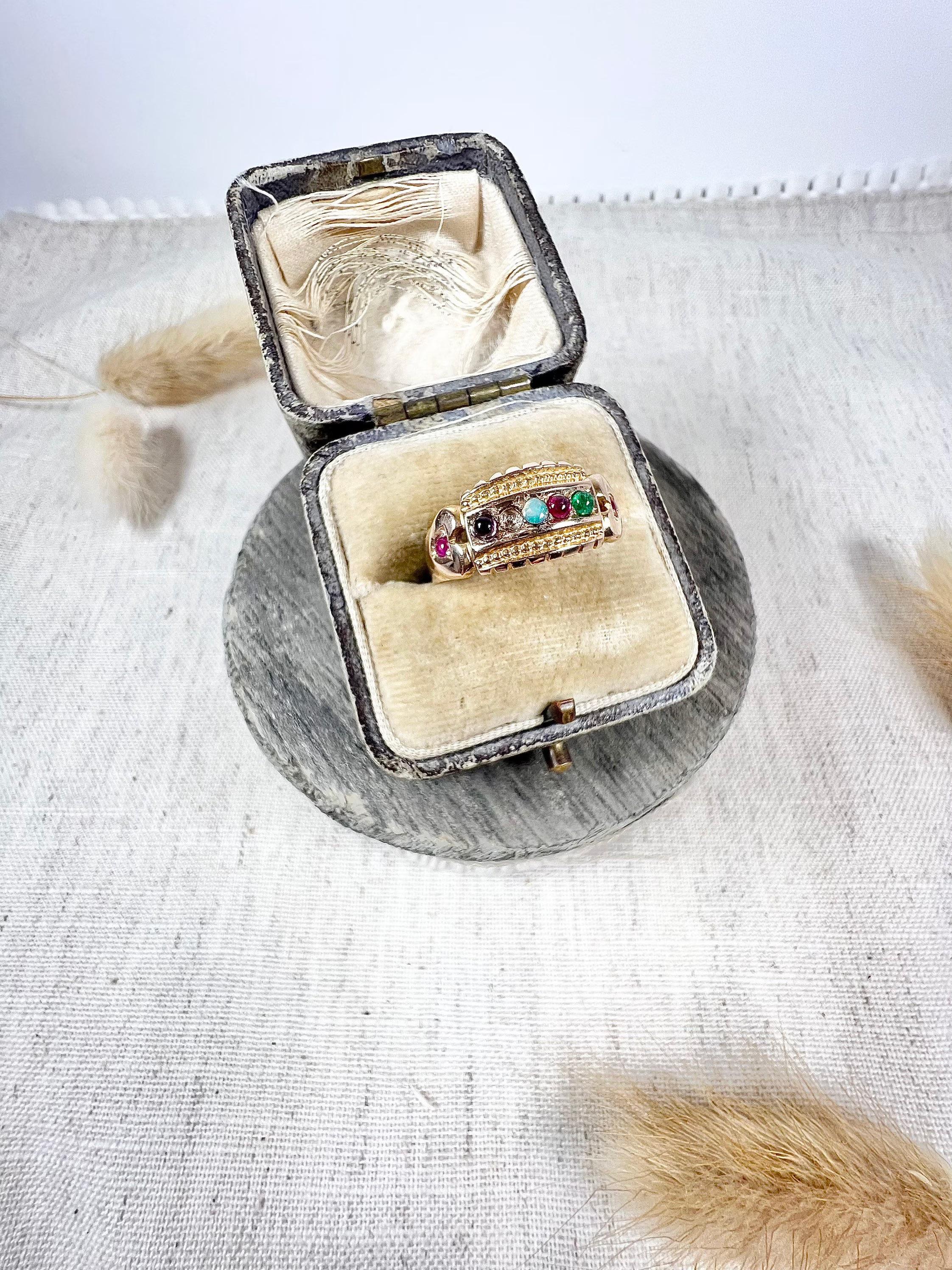 Femenino o masculino Antiguo Anillo Acróstico Victoriano de Oro de 15 ct Amatista Diamante Ópalo Rubí y Esmeralda en venta