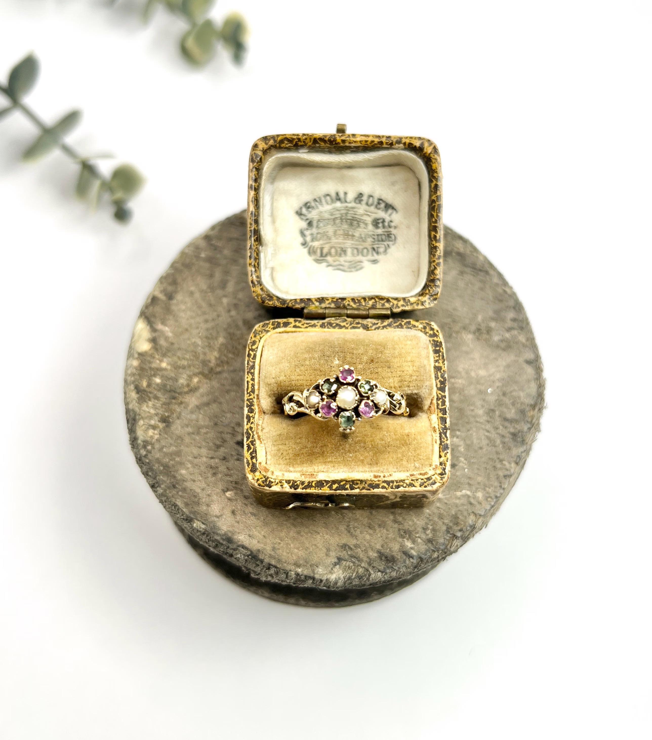 Antique 15ct Gold Victorian Amethyst Emerald and Pearl Suffragette Cluster Ring In Good Condition In Brighton, GB