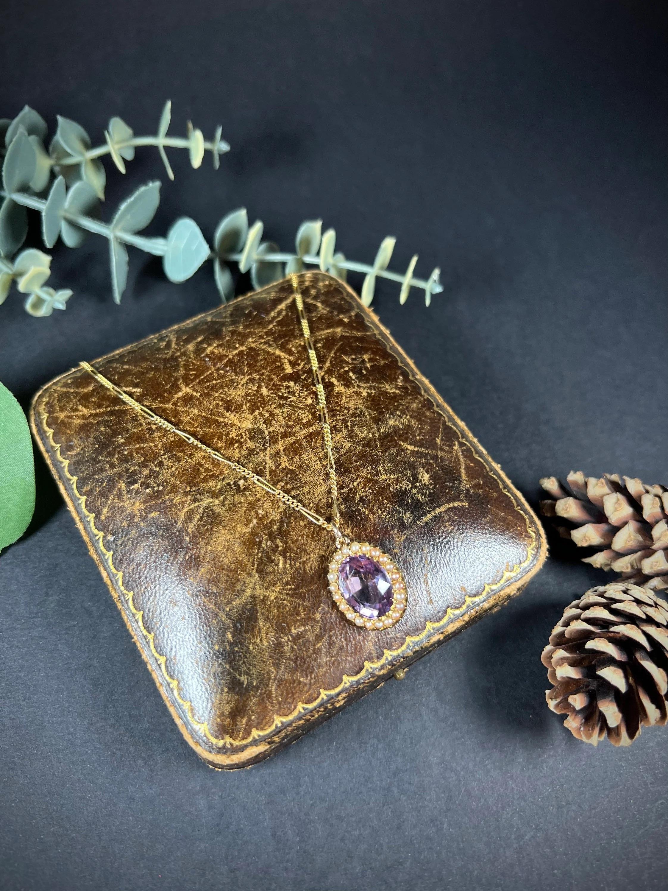 Antique 15ct Gold Victorian Amethyst & Pearl Oval Pendant In Good Condition For Sale In Brighton, GB