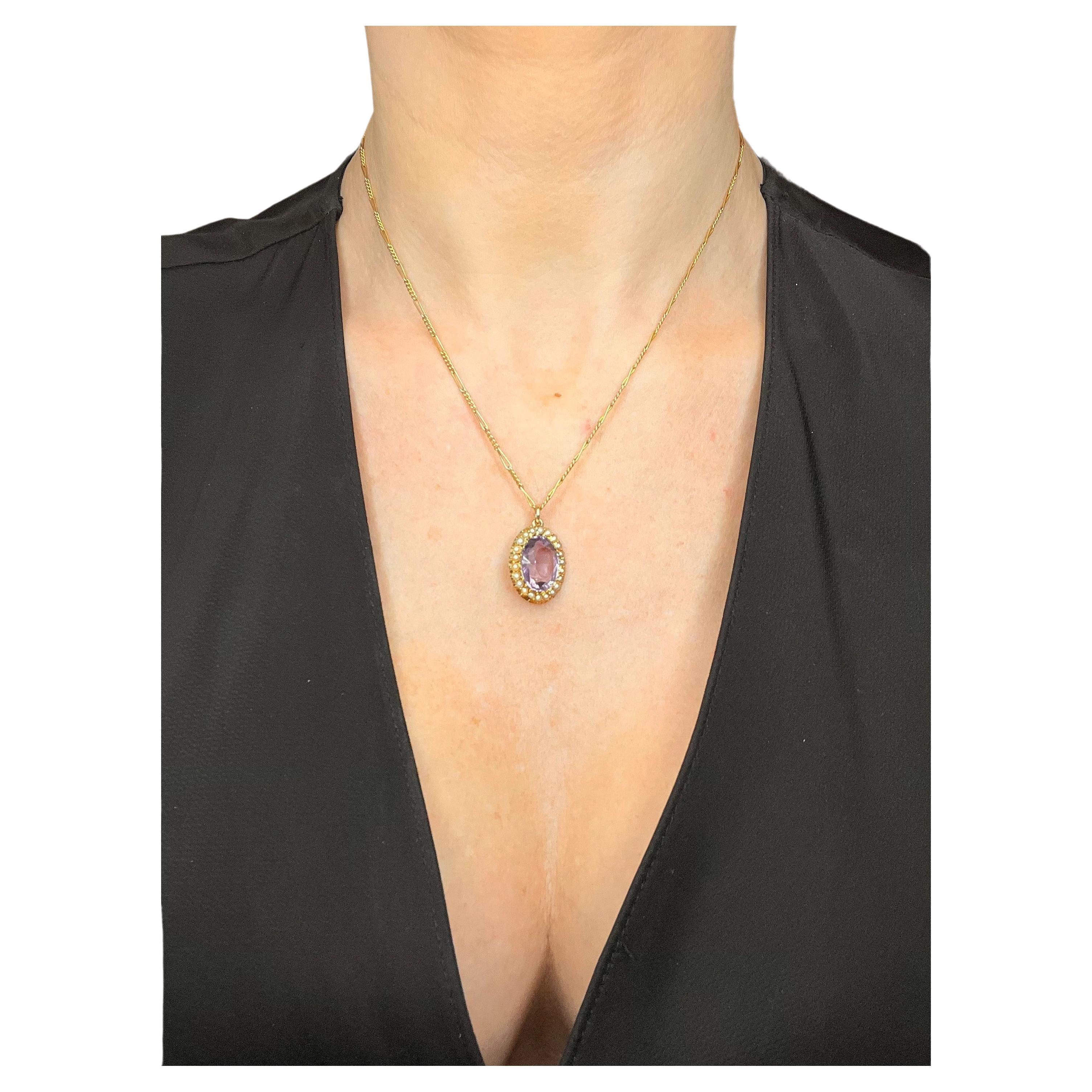 Antiguo Colgante Victoriano de Oro de 15 ct con Amatista y Perla Ovalada
