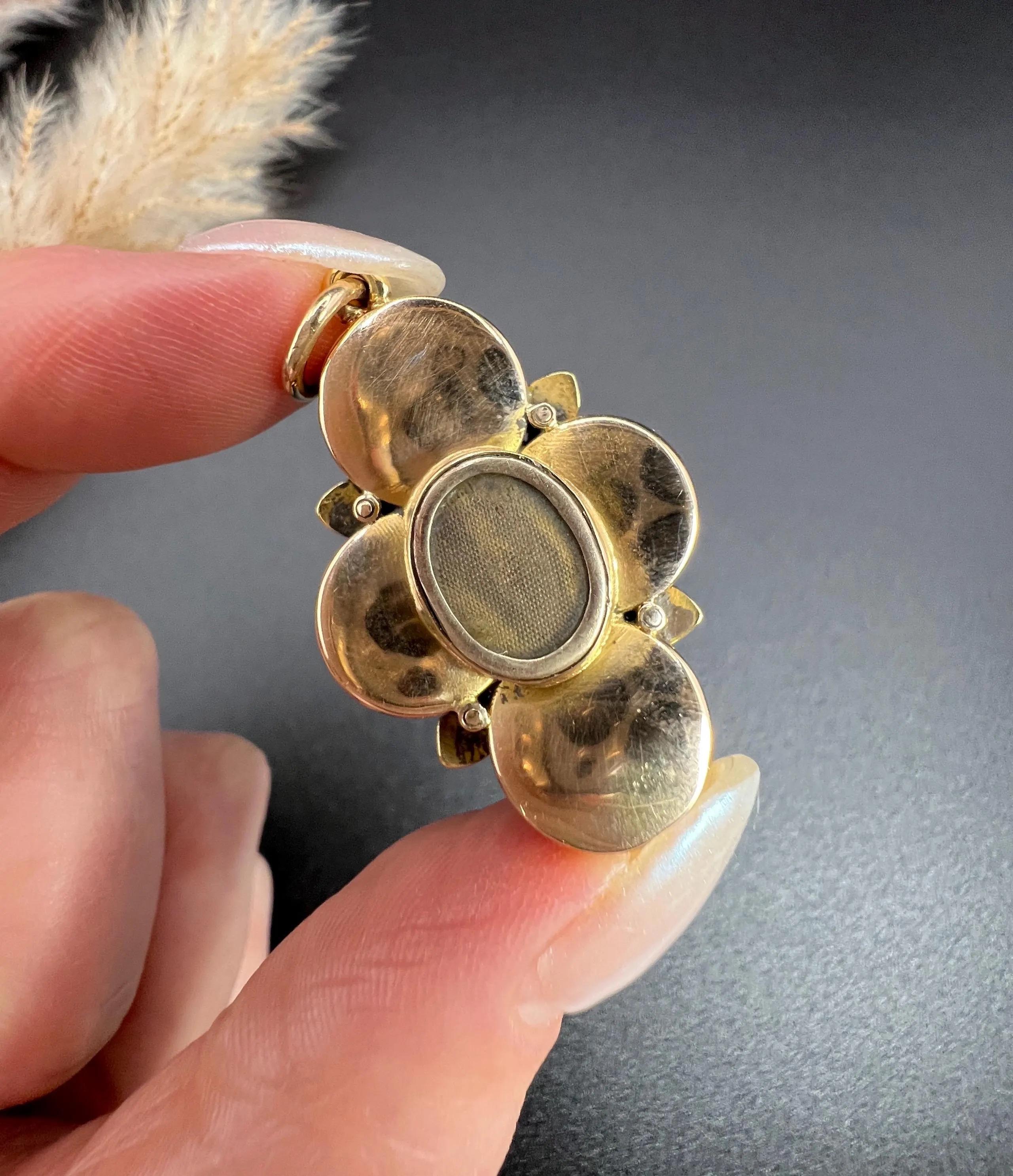 Antique 15ct Gold, Victorian Banded Agate & Rose Cut Diamond Locket Pendant For Sale 3